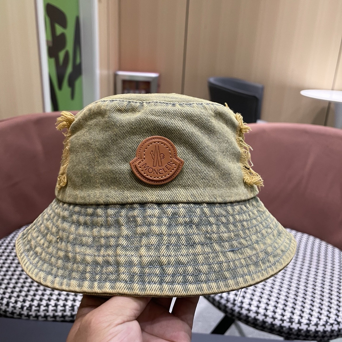 Moncler蒙口 日韩系光版破洞牛仔布做旧休闲复古时尚百搭街头出游渔夫帽新款