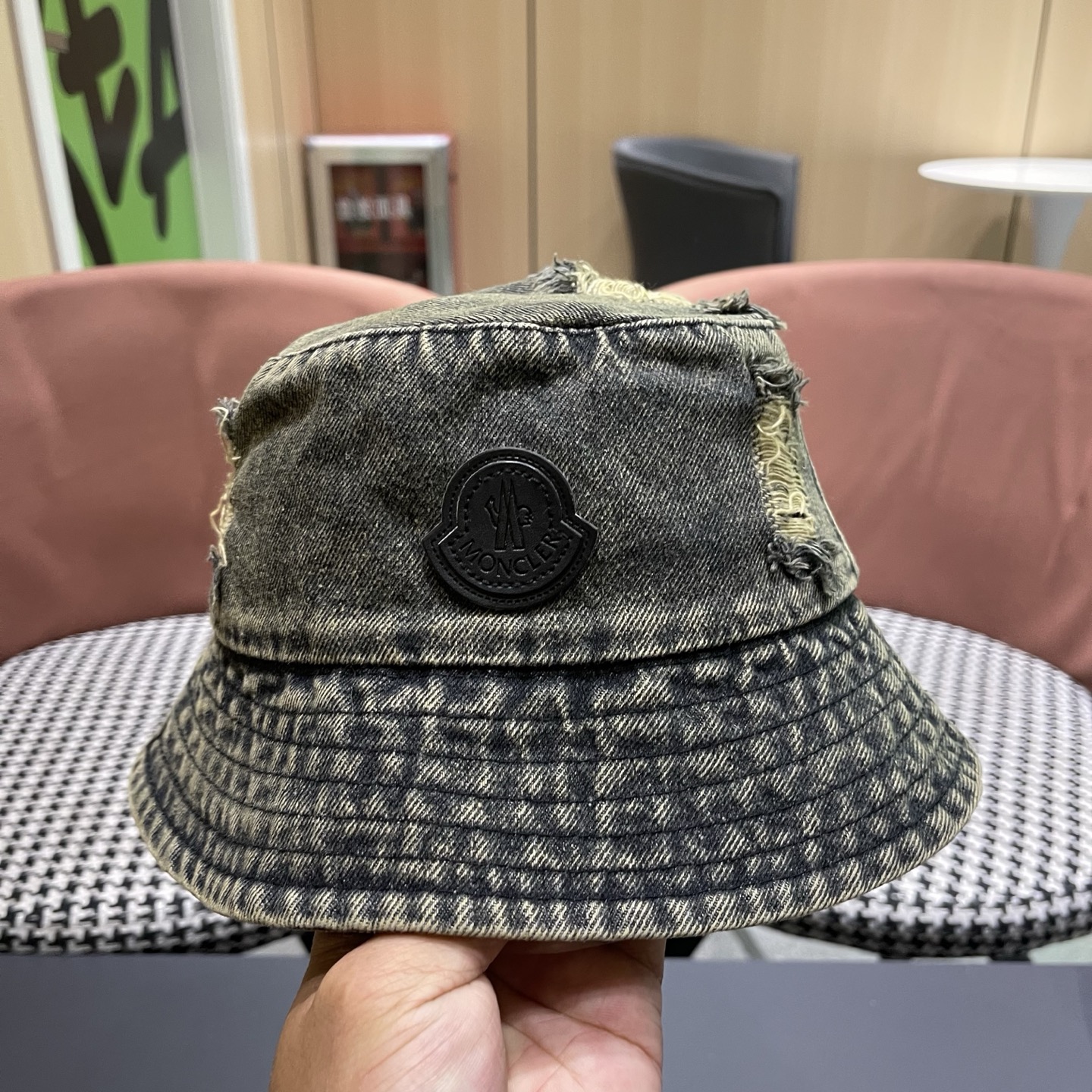 Moncler蒙口 日韩系光版破洞牛仔布做旧休闲复古时尚百搭街头出游渔夫帽新款