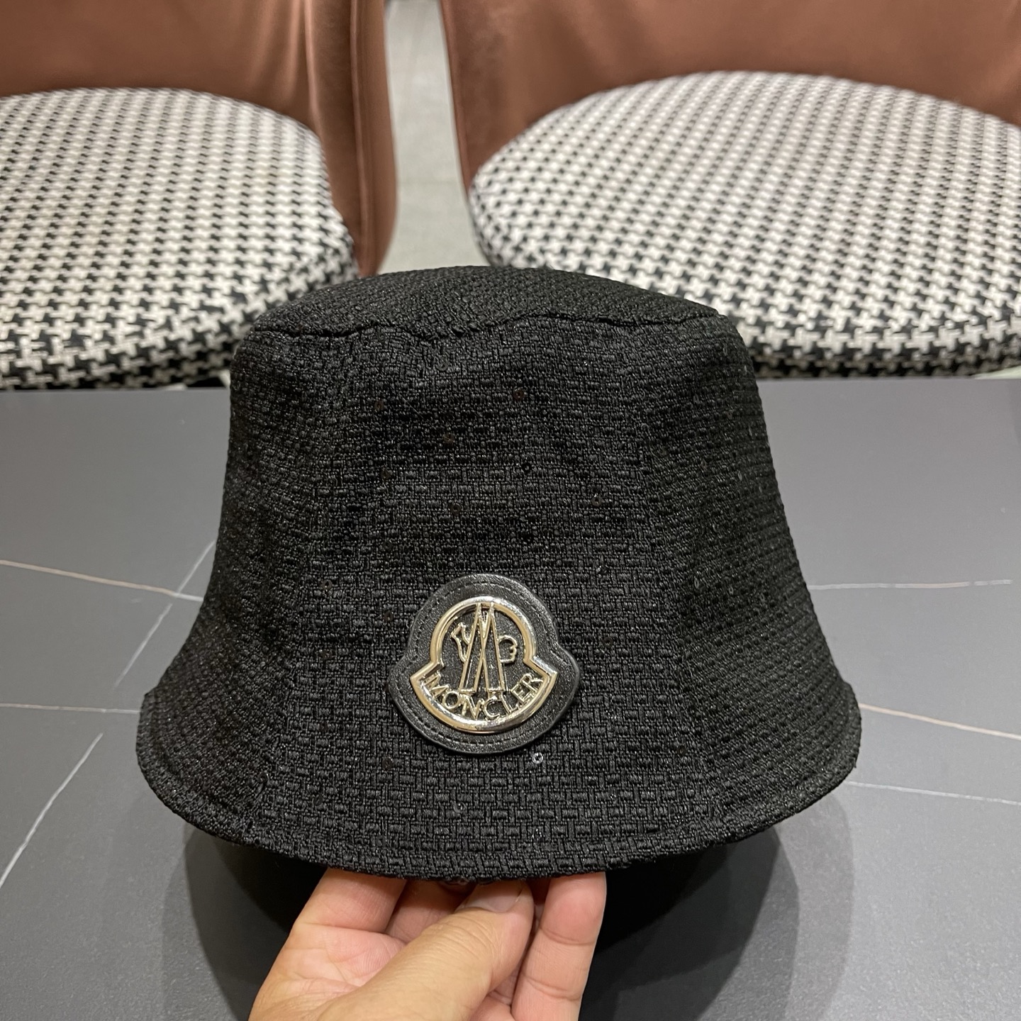 MONCLER（蒙口）重工烫钻渔夫帽子女显脸小水桶帽新款户外出游可折叠百搭盆帽