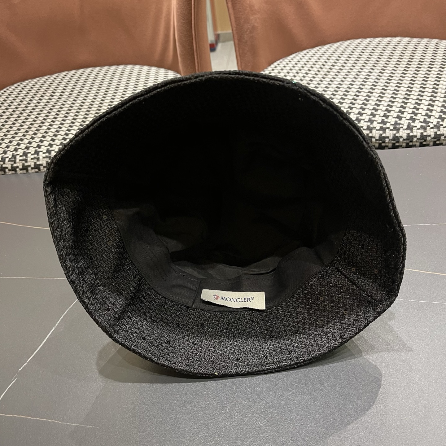 MONCLER（蒙口）重工烫钻渔夫帽子女显脸小水桶帽新款户外出游可折叠百搭盆帽
