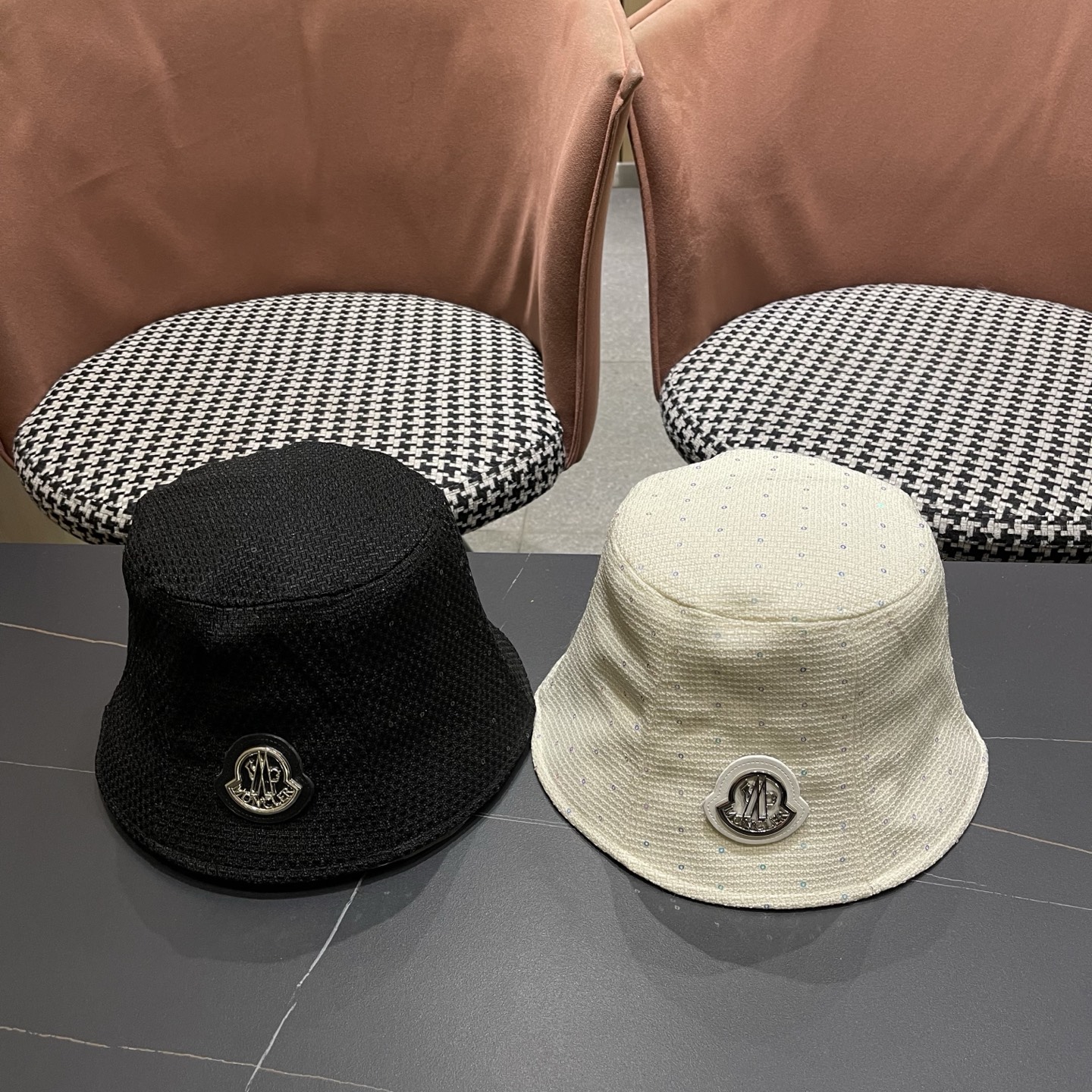 MONCLER（蒙口）重工烫钻渔夫帽子女显脸小水桶帽新款户外出游可折叠百搭盆帽