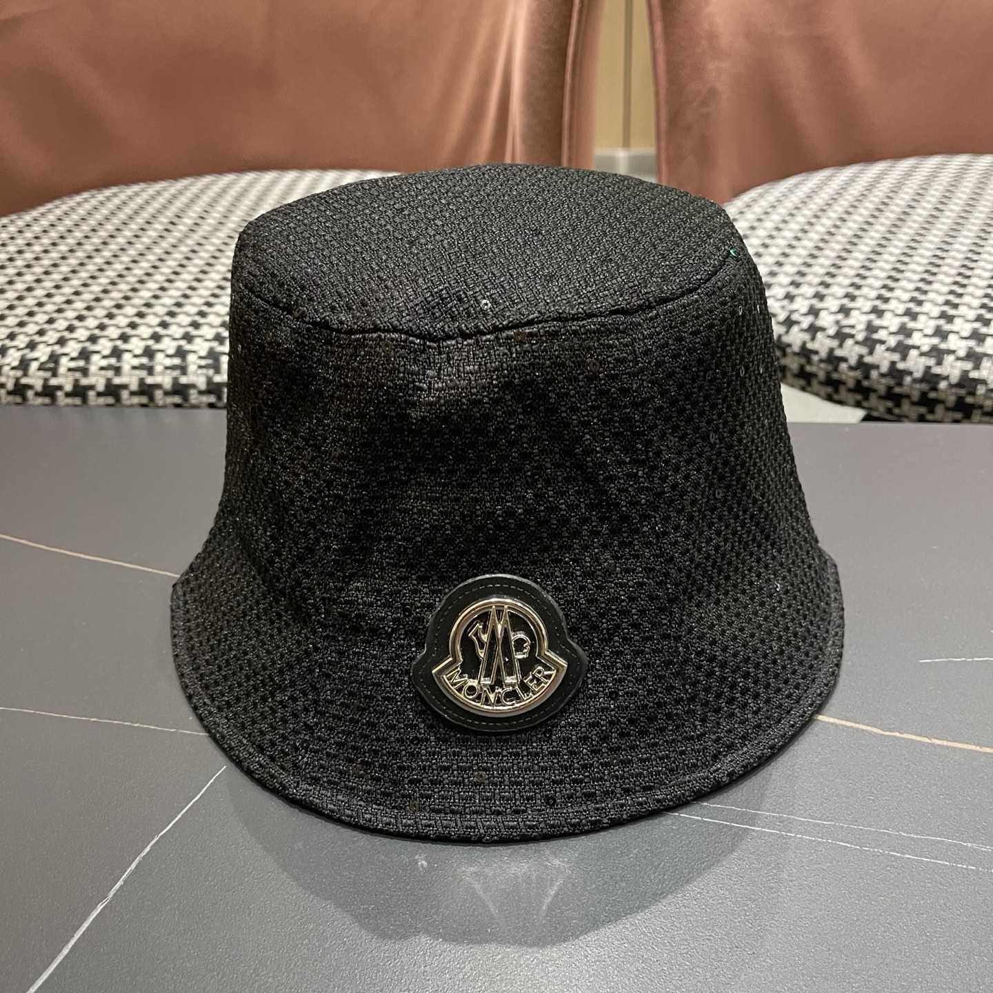MONCLER（蒙口）重工烫钻渔夫帽子女显脸小水桶帽新款户外出游可折叠百搭盆帽