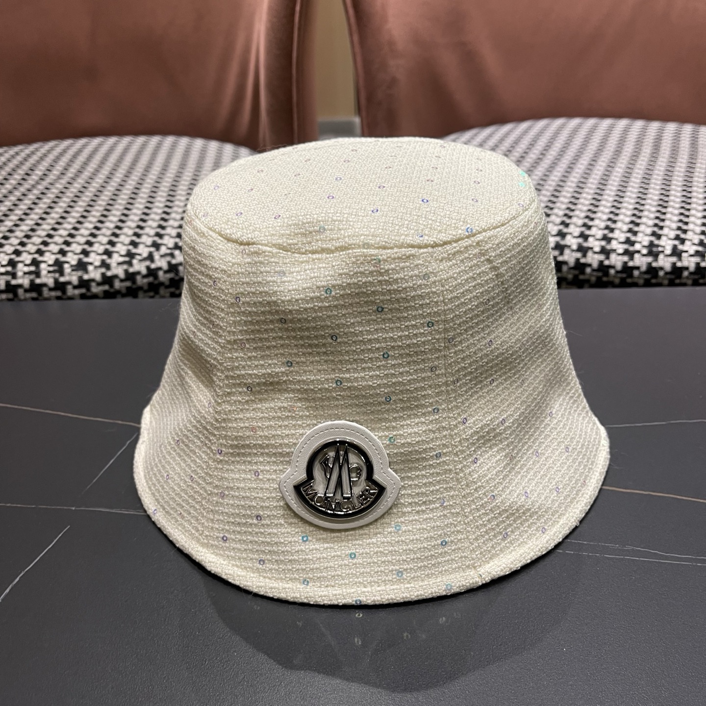 MONCLER（蒙口）重工烫钻渔夫帽子女显脸小水桶帽新款户外出游可折叠百搭盆帽