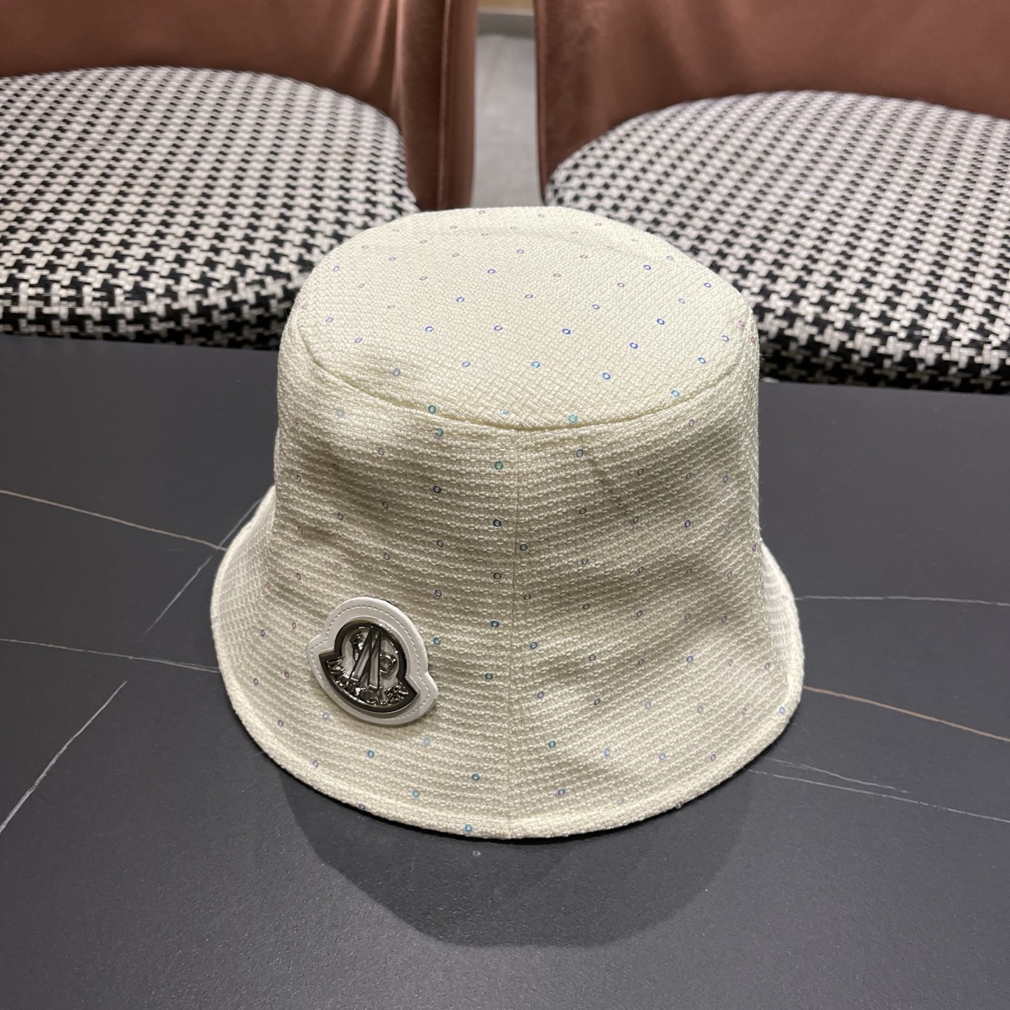MONCLER（蒙口）重工烫钻渔夫帽子女显脸小水桶帽新款户外出游可折叠百搭盆帽
