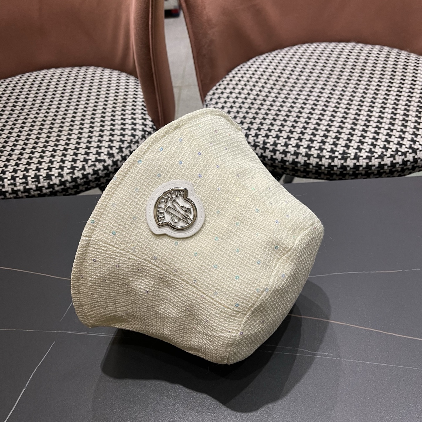 MONCLER（蒙口）重工烫钻渔夫帽子女显脸小水桶帽新款户外出游可折叠百搭盆帽