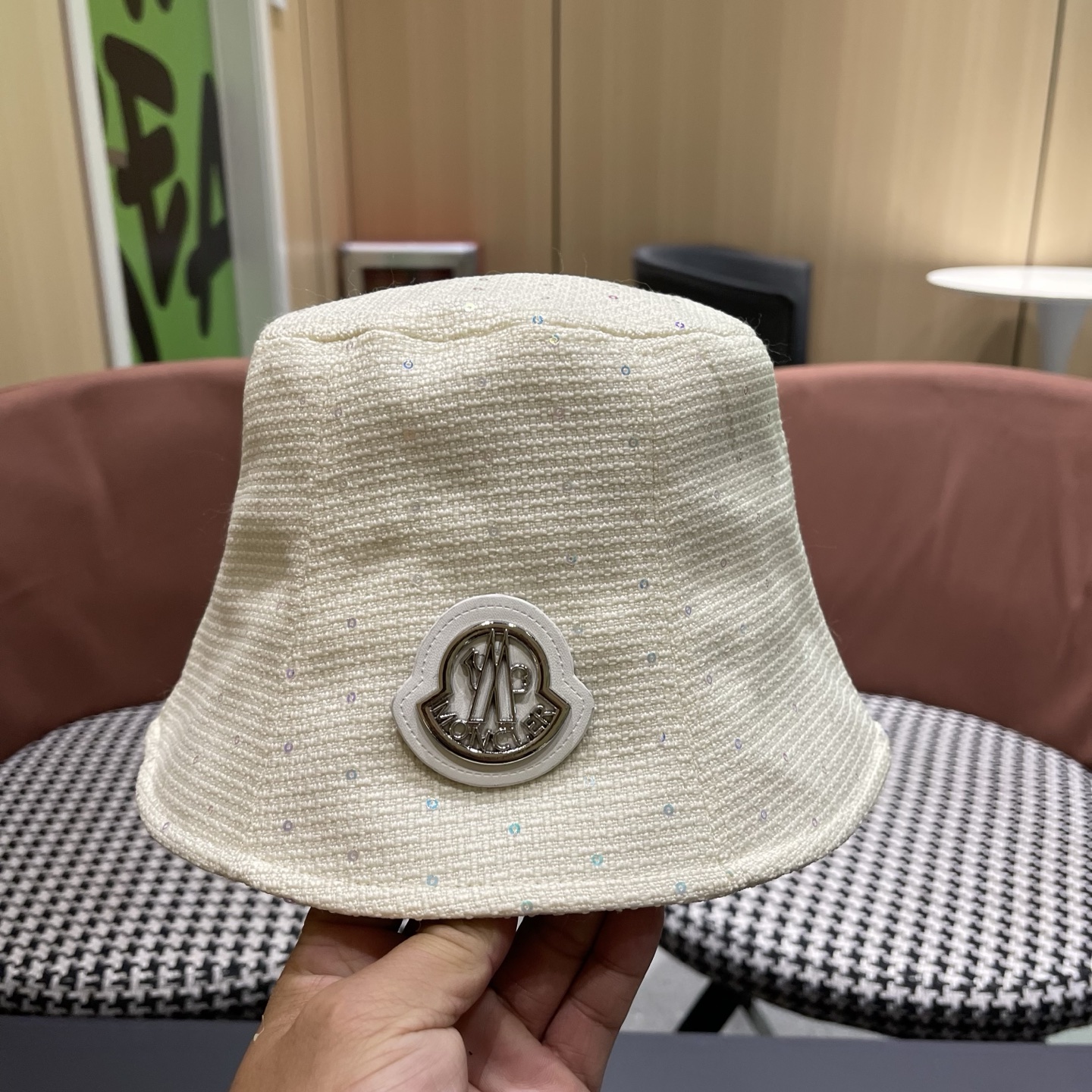 MONCLER（蒙口）重工烫钻渔夫帽子女显脸小水桶帽新款户外出游可折叠百搭盆帽
