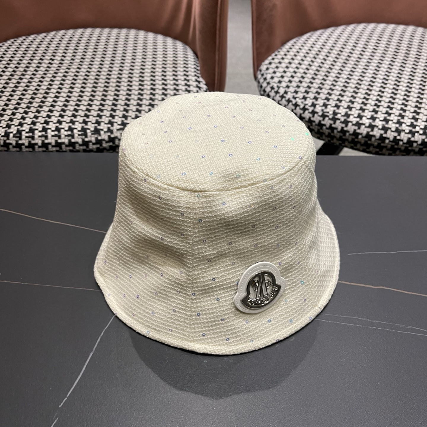 MONCLER（蒙口）重工烫钻渔夫帽子女显脸小水桶帽新款户外出游可折叠百搭盆帽
