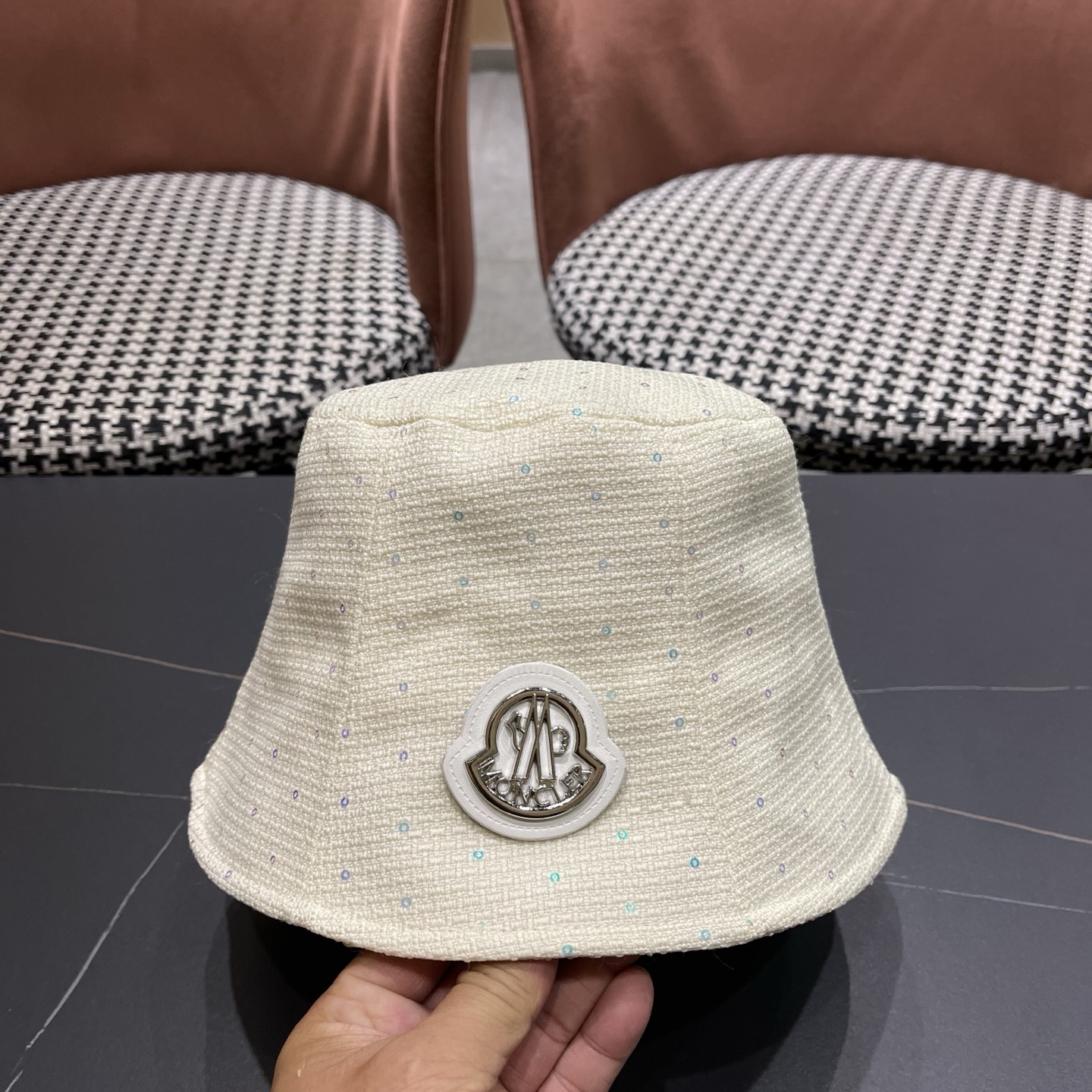 MONCLER（蒙口）重工烫钻渔夫帽子女显脸小水桶帽新款户外出游可折叠百搭盆帽