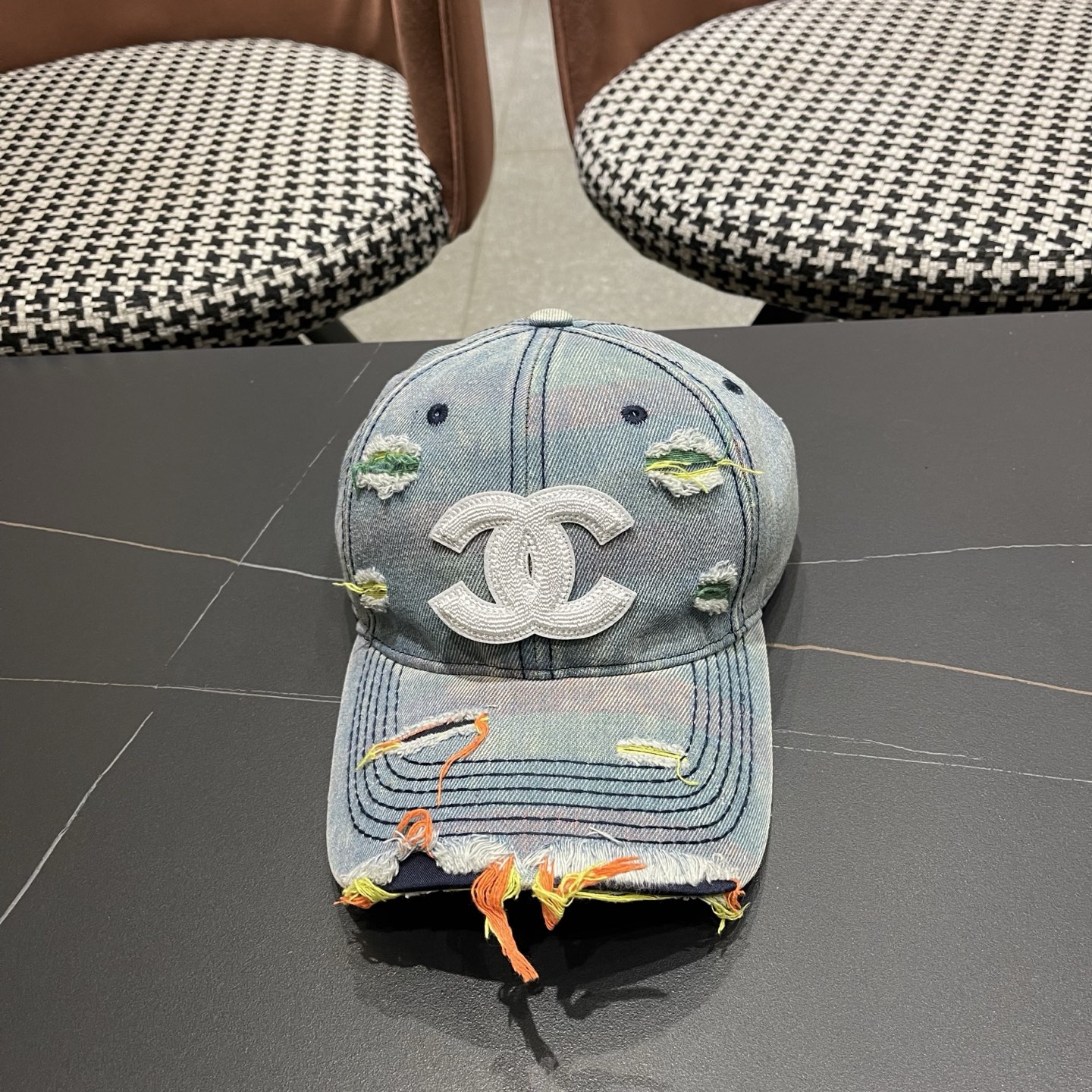 NO:742797,Chanel CHANEL's new ripped baseball cap, Xiaoxiang's classic and simple, fashionable and casual design, popular new hats, straw hats, fisherman hats, baseball caps, hats, chanel, chanel, espadrilles, hats19860909香奈儿CHANEL 新款破洞棒球帽,小香经典简约,时尚休闲设计 跑量新品帽子草帽渔夫帽棒球帽,帽子,chanel,chanel,espadrilles,hats,hat