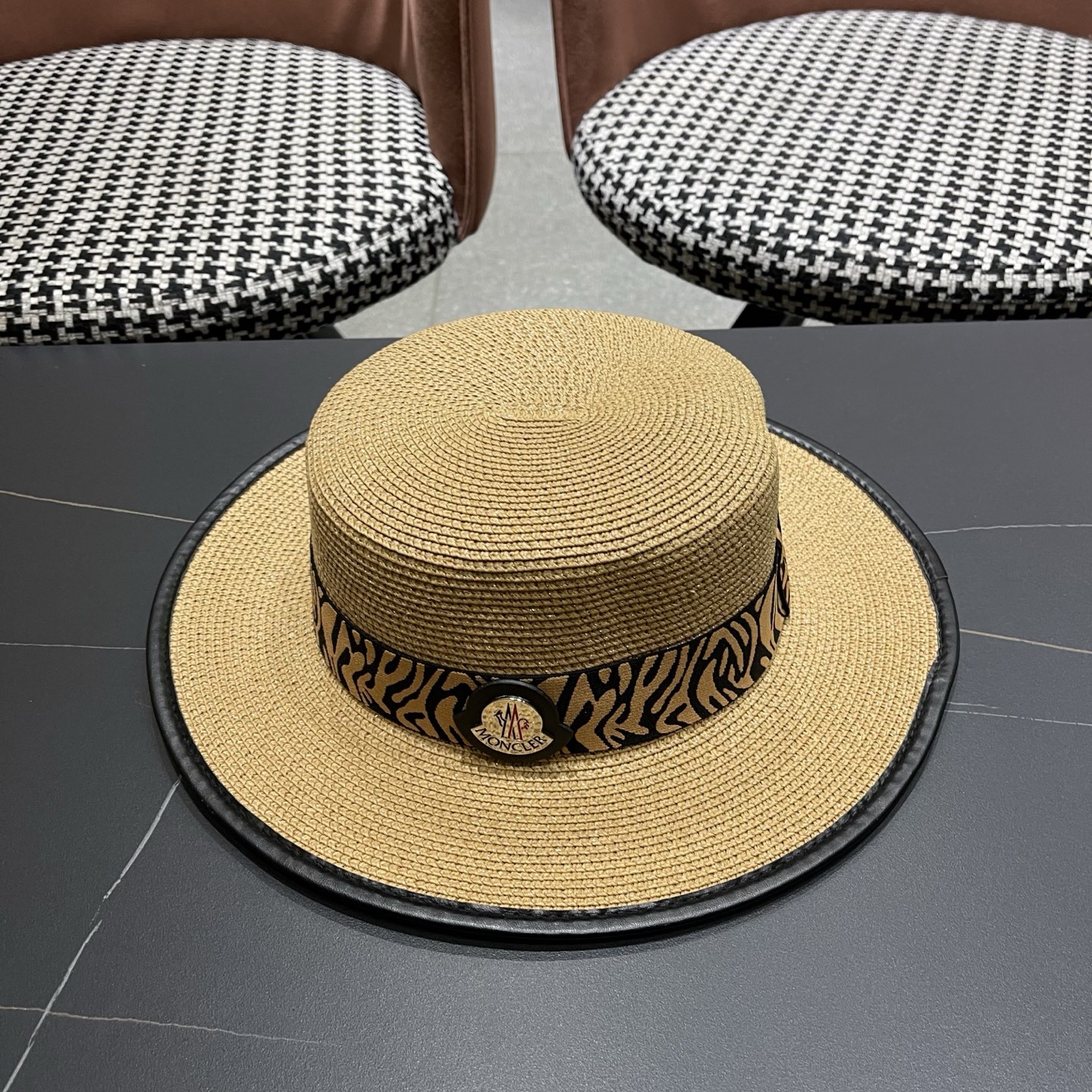 NO:764480,MONCLER (Mongolian mouth) French polka-dot flat-top straw hat for women summer beach vacation beach hat sun protection elegant top hat sun hat hat straw hat fisherman hat baseball cap, hat, Moncler, espadrilles, hats19860909MONCLER（蒙口） 法式波点平顶草帽女夏季海边度假沙 滩帽遮阳防晒优雅礼帽太阳帽子帽子草帽渔夫帽棒球帽,帽子,Moncler,espadrilles,hats,hat