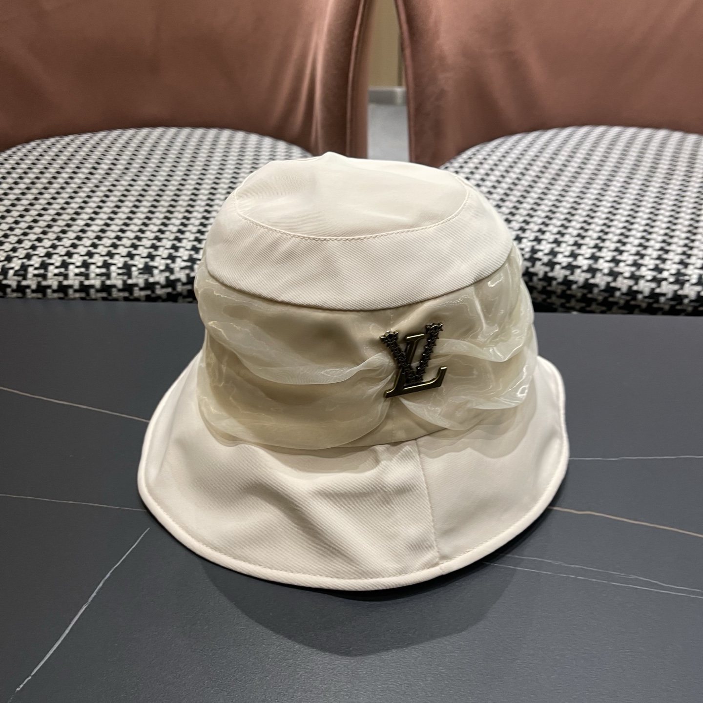 LV渔夫帽🧢新款路易威登轻便防晒渔夫帽🧢 火爆出货，质量超赞👍 时尚百搭
