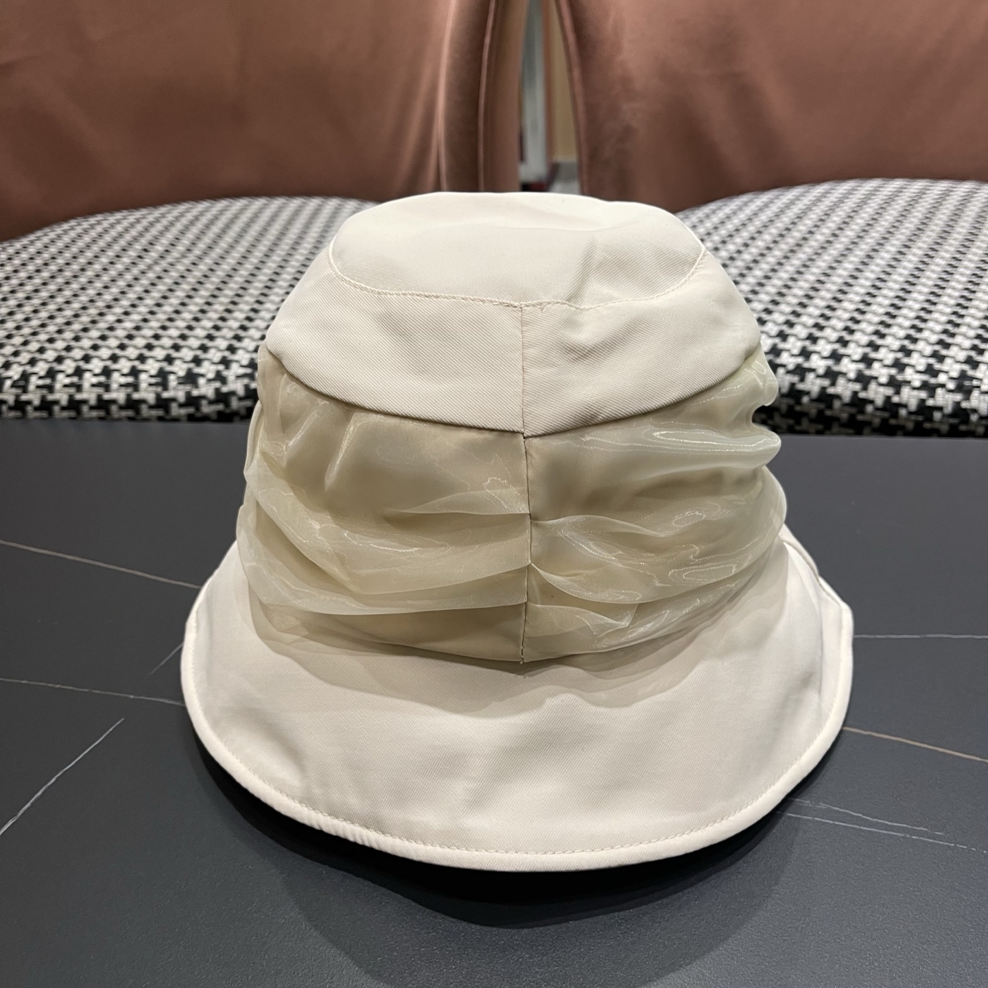 LV渔夫帽🧢新款路易威登轻便防晒渔夫帽🧢 火爆出货，质量超赞👍 时尚百搭