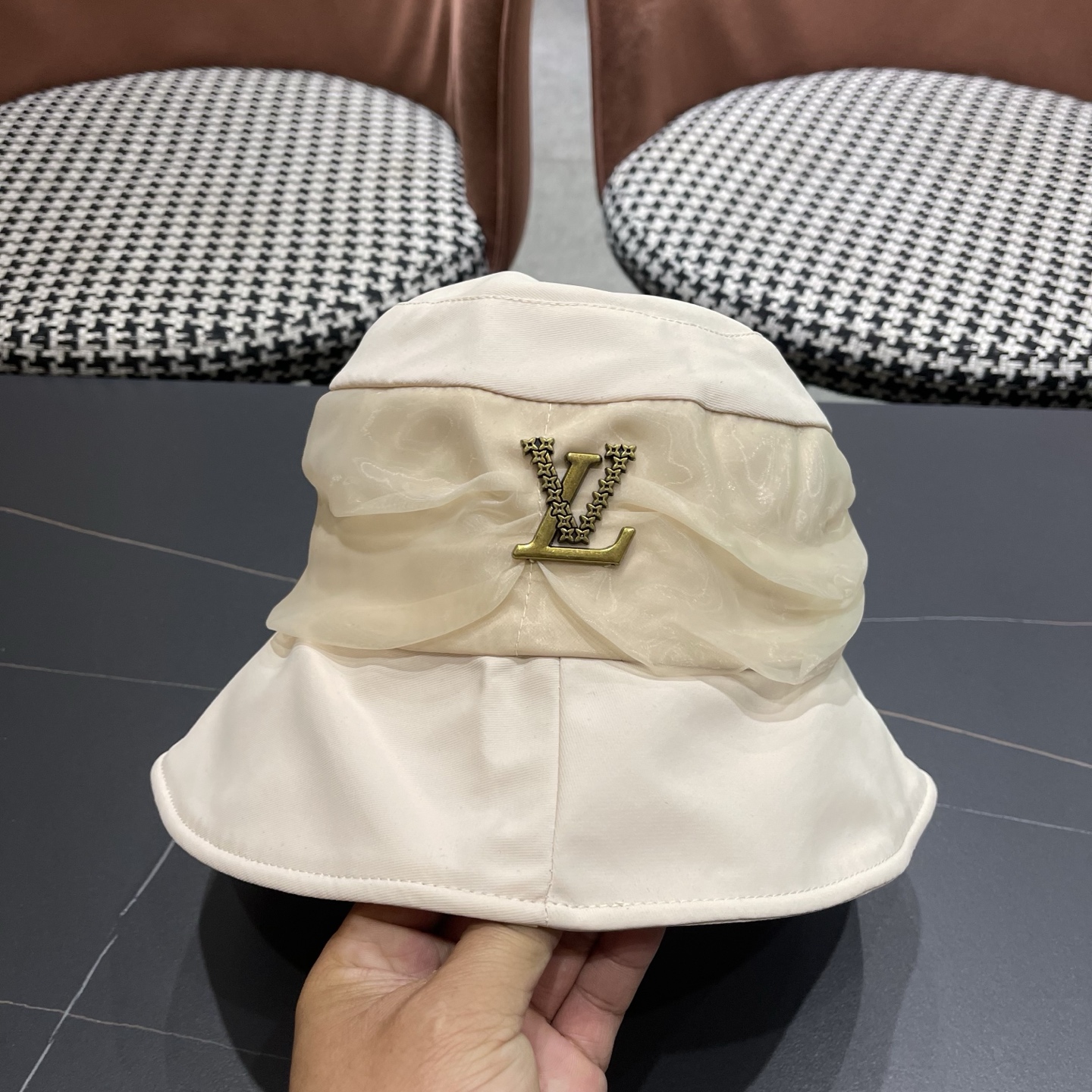 LV渔夫帽🧢新款路易威登轻便防晒渔夫帽🧢 火爆出货，质量超赞👍 时尚百搭