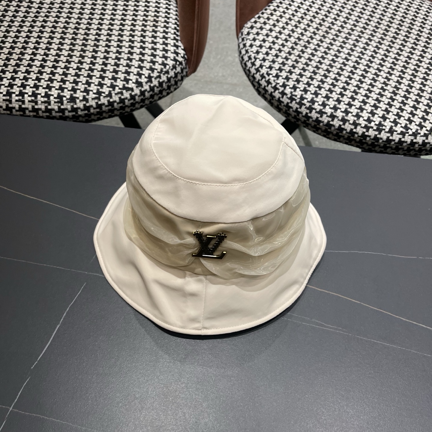 LV渔夫帽🧢新款路易威登轻便防晒渔夫帽🧢 火爆出货，质量超赞👍 时尚百搭