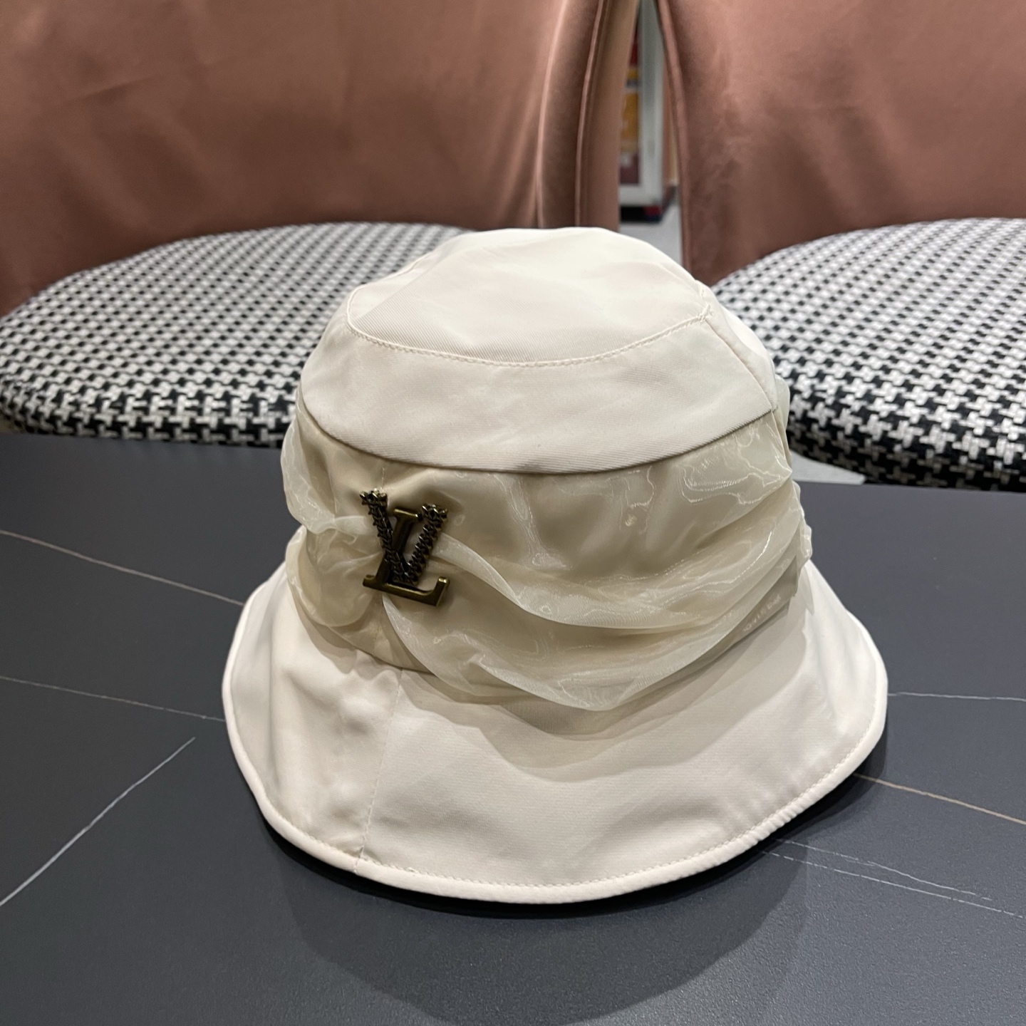LV渔夫帽🧢新款路易威登轻便防晒渔夫帽🧢 火爆出货，质量超赞👍 时尚百搭