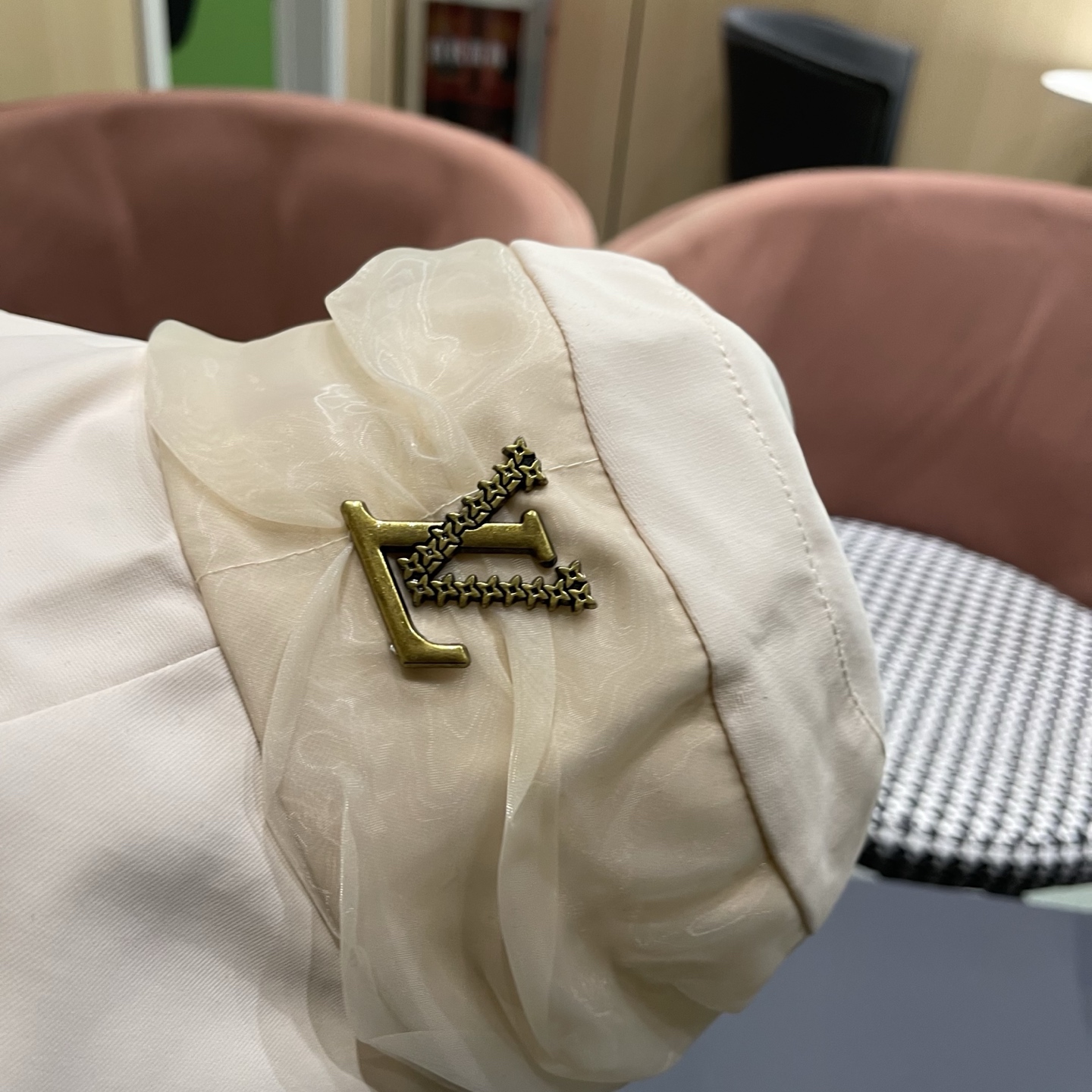 LV渔夫帽🧢新款路易威登轻便防晒渔夫帽🧢 火爆出货，质量超赞👍 时尚百搭