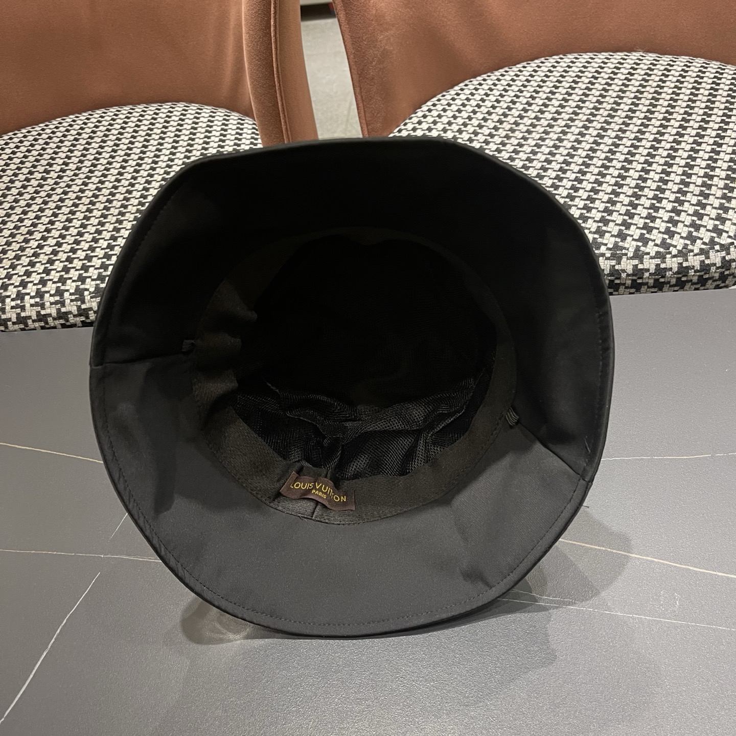 LV渔夫帽🧢新款路易威登轻便防晒渔夫帽🧢 火爆出货，质量超赞👍 时尚百搭