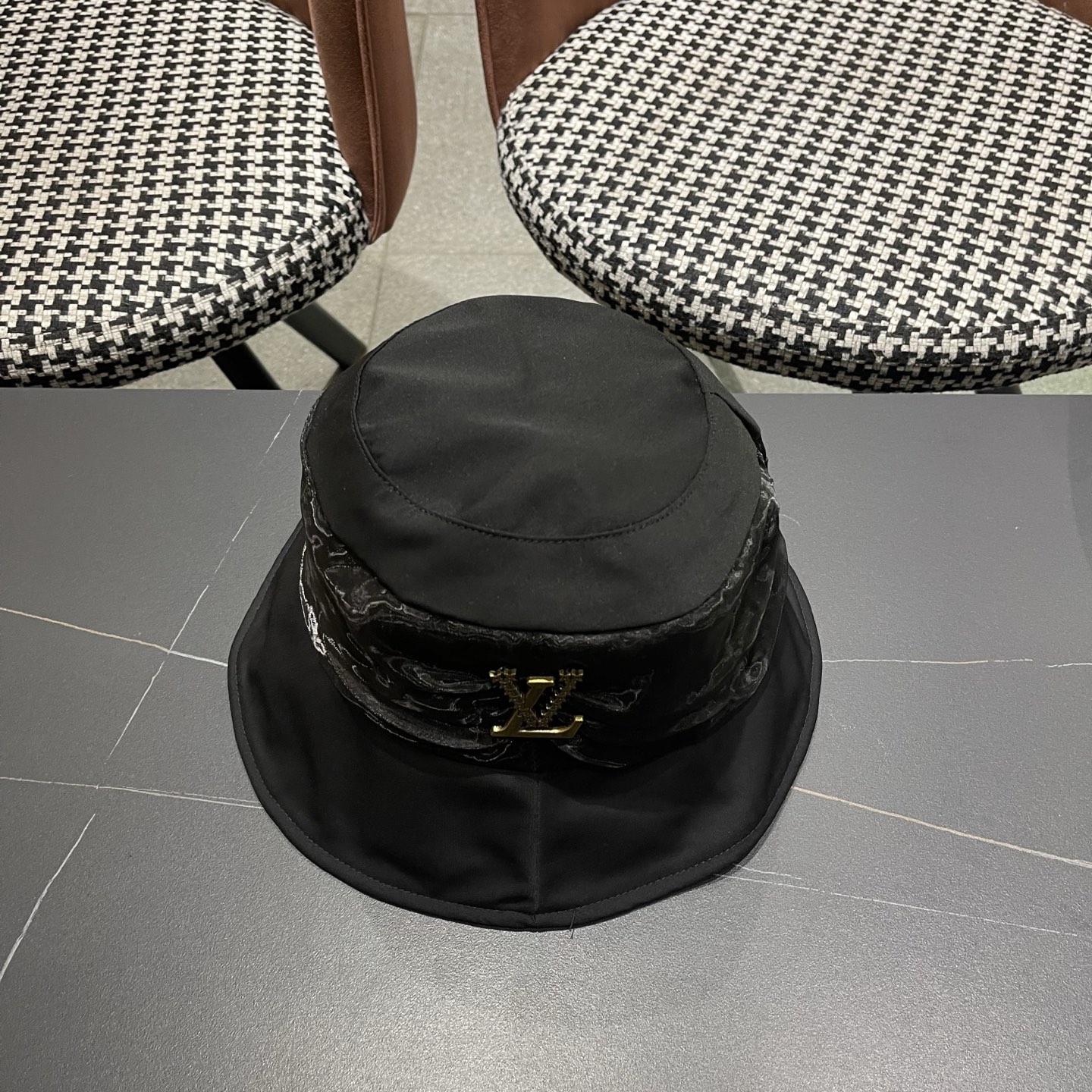 LV渔夫帽🧢新款路易威登轻便防晒渔夫帽🧢 火爆出货，质量超赞👍 时尚百搭