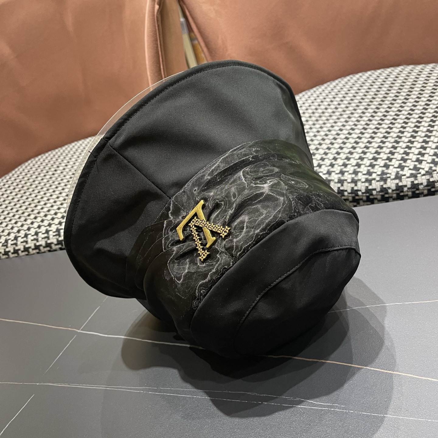LV渔夫帽🧢新款路易威登轻便防晒渔夫帽🧢 火爆出货，质量超赞👍 时尚百搭