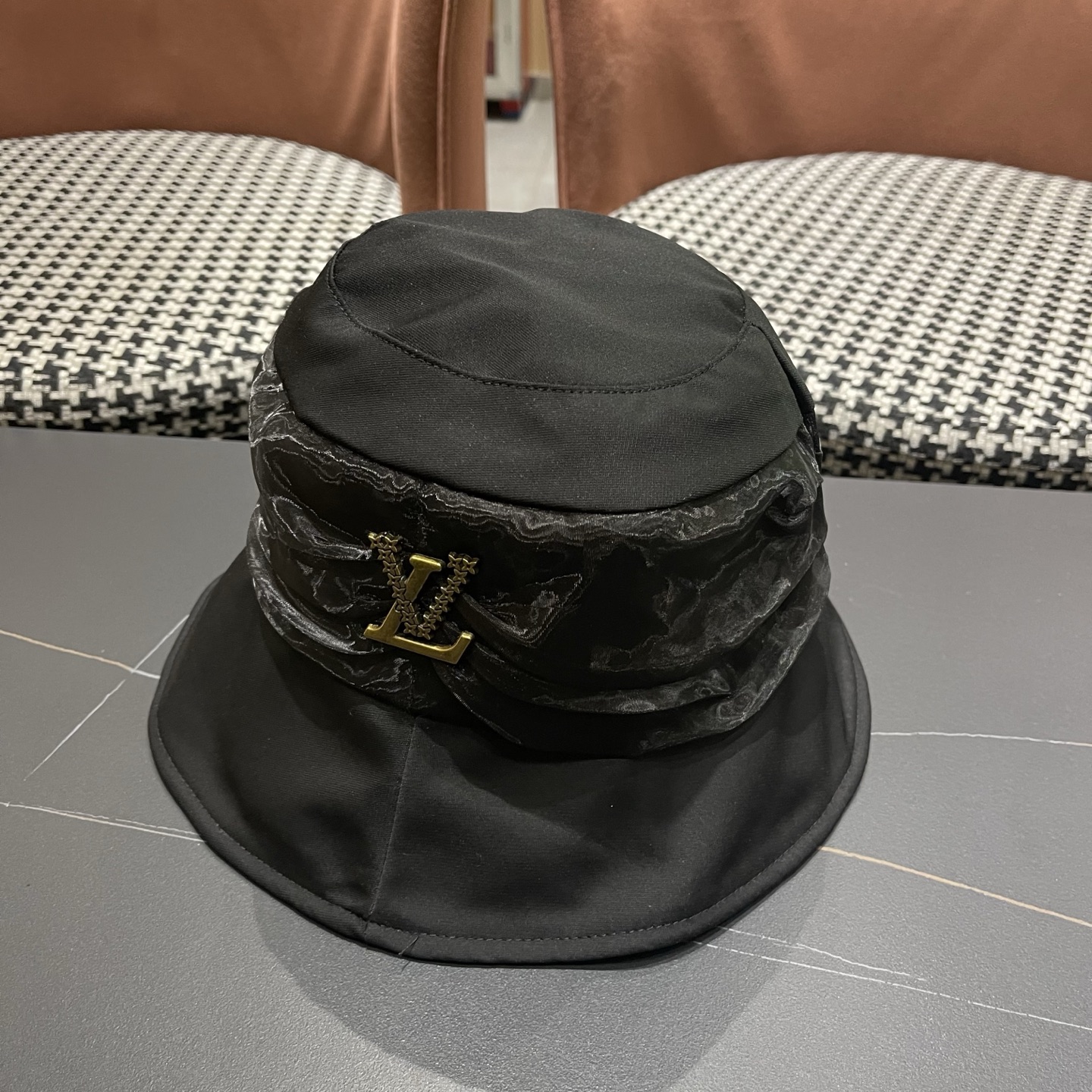LV渔夫帽🧢新款路易威登轻便防晒渔夫帽🧢 火爆出货，质量超赞👍 时尚百搭