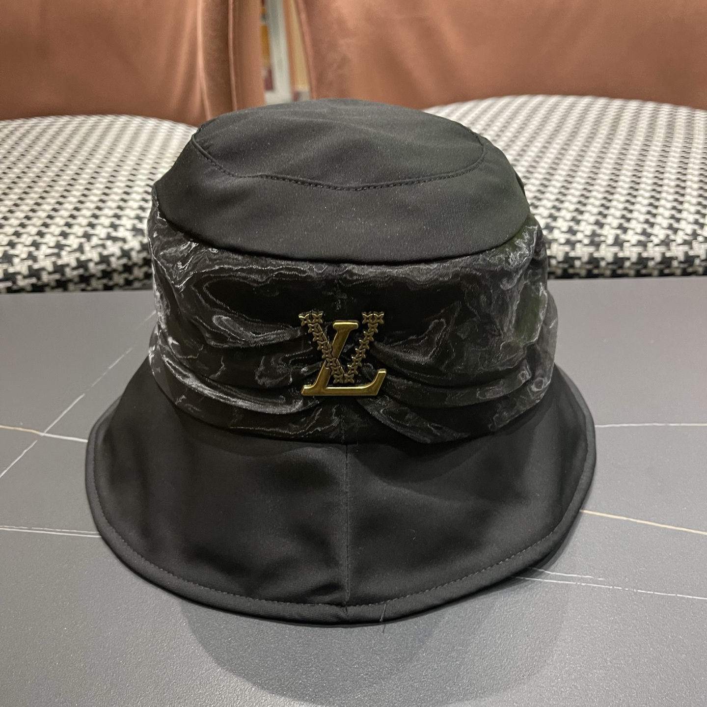 LV渔夫帽🧢新款路易威登轻便防晒渔夫帽🧢 火爆出货，质量超赞👍 时尚百搭