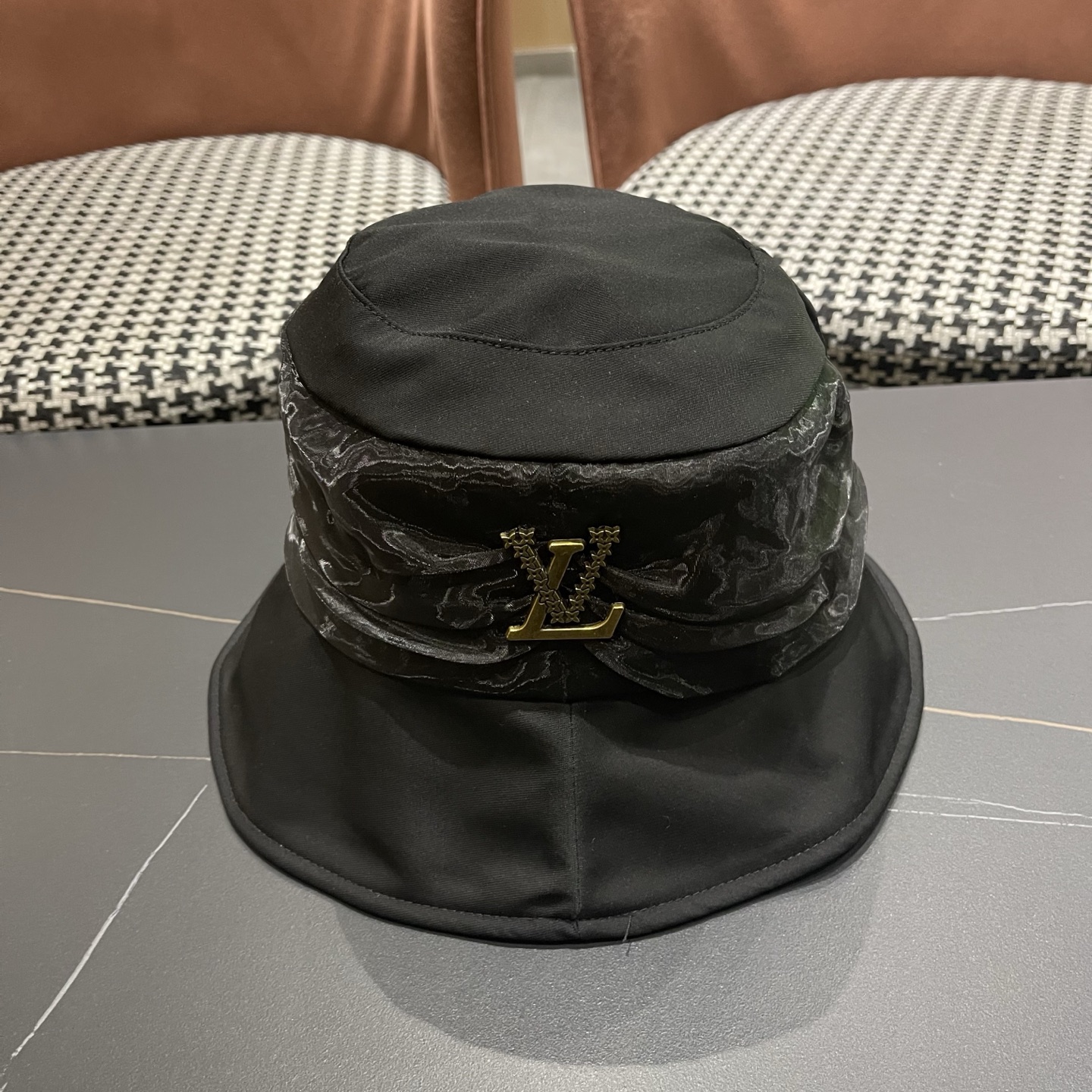 LV渔夫帽🧢新款路易威登轻便防晒渔夫帽🧢 火爆出货，质量超赞👍 时尚百搭