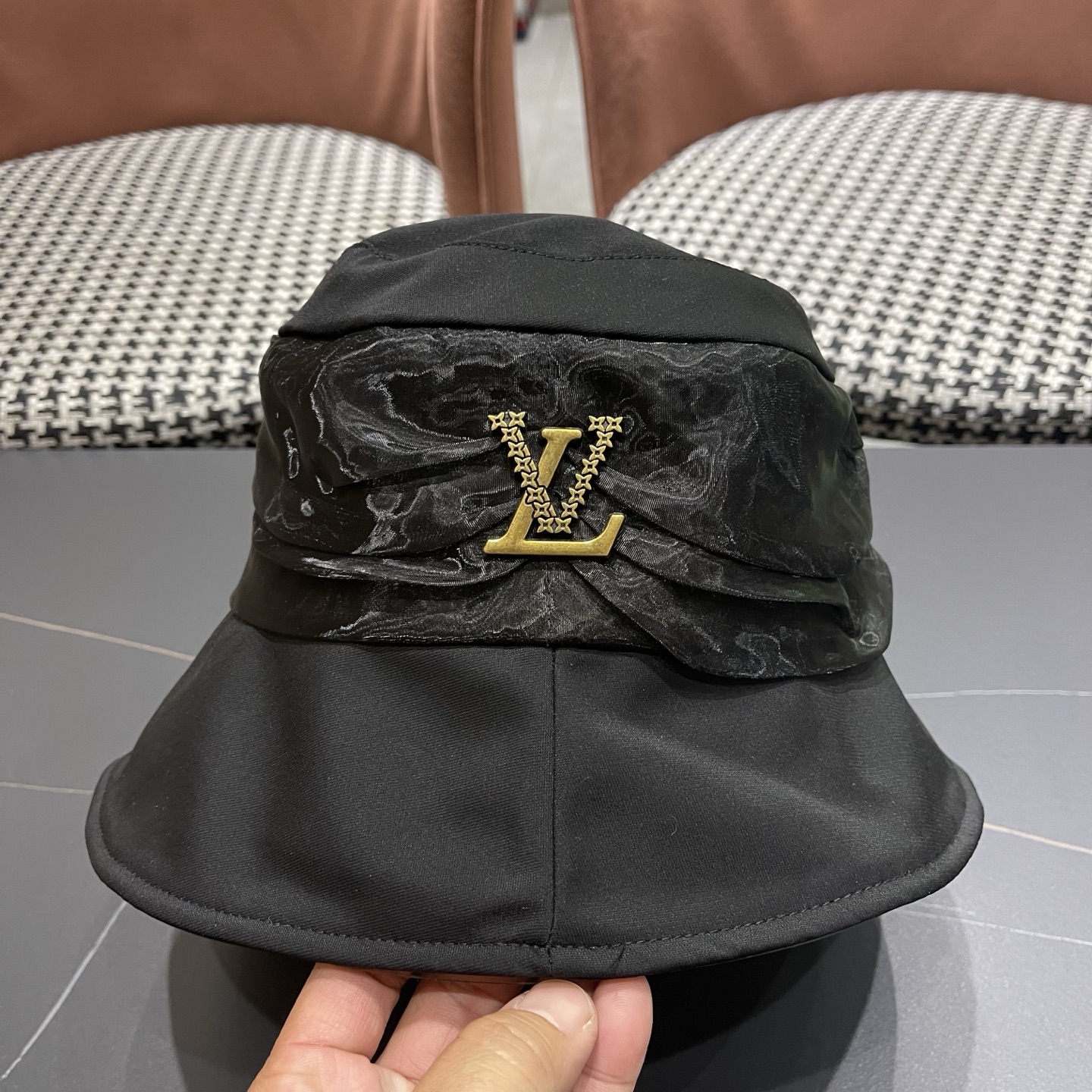 LV渔夫帽🧢新款路易威登轻便防晒渔夫帽🧢 火爆出货，质量超赞👍 时尚百搭