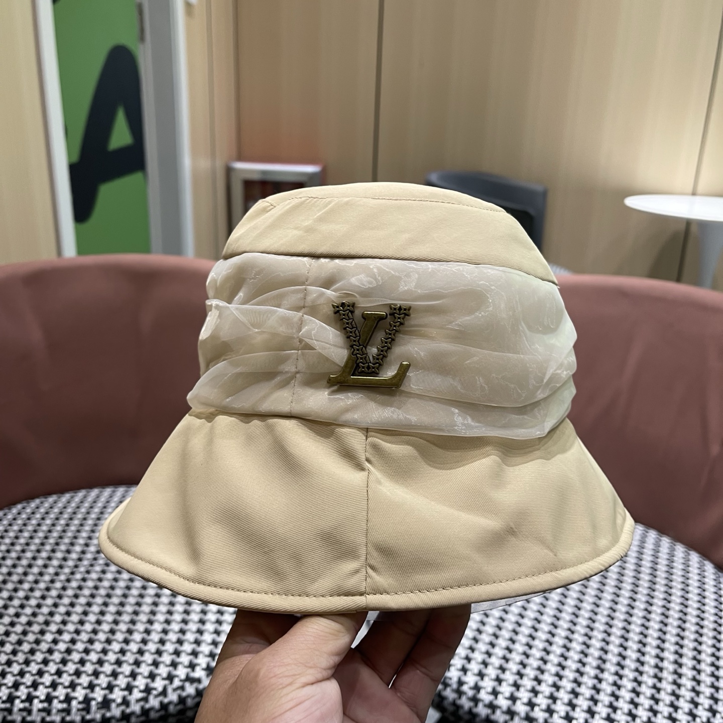 LV渔夫帽🧢新款路易威登轻便防晒渔夫帽🧢 火爆出货，质量超赞👍 时尚百搭
