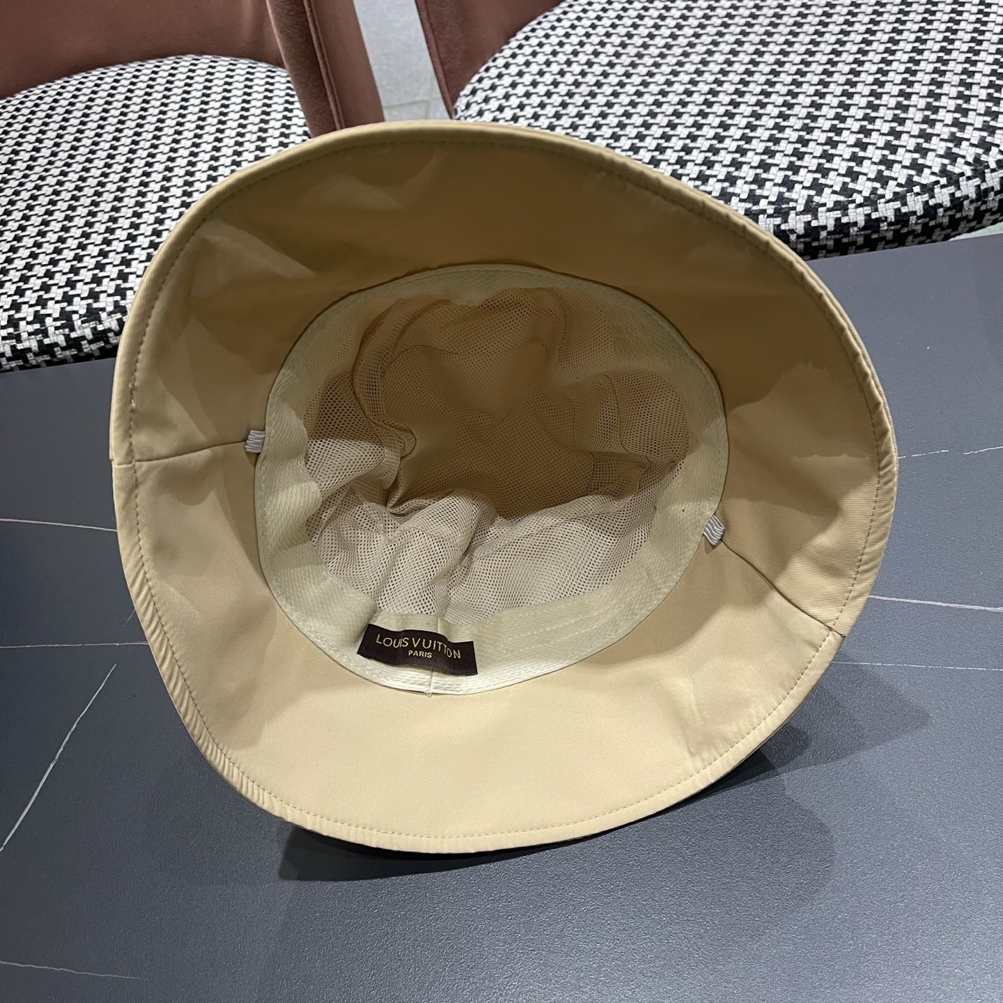 LV渔夫帽🧢新款路易威登轻便防晒渔夫帽🧢 火爆出货，质量超赞👍 时尚百搭