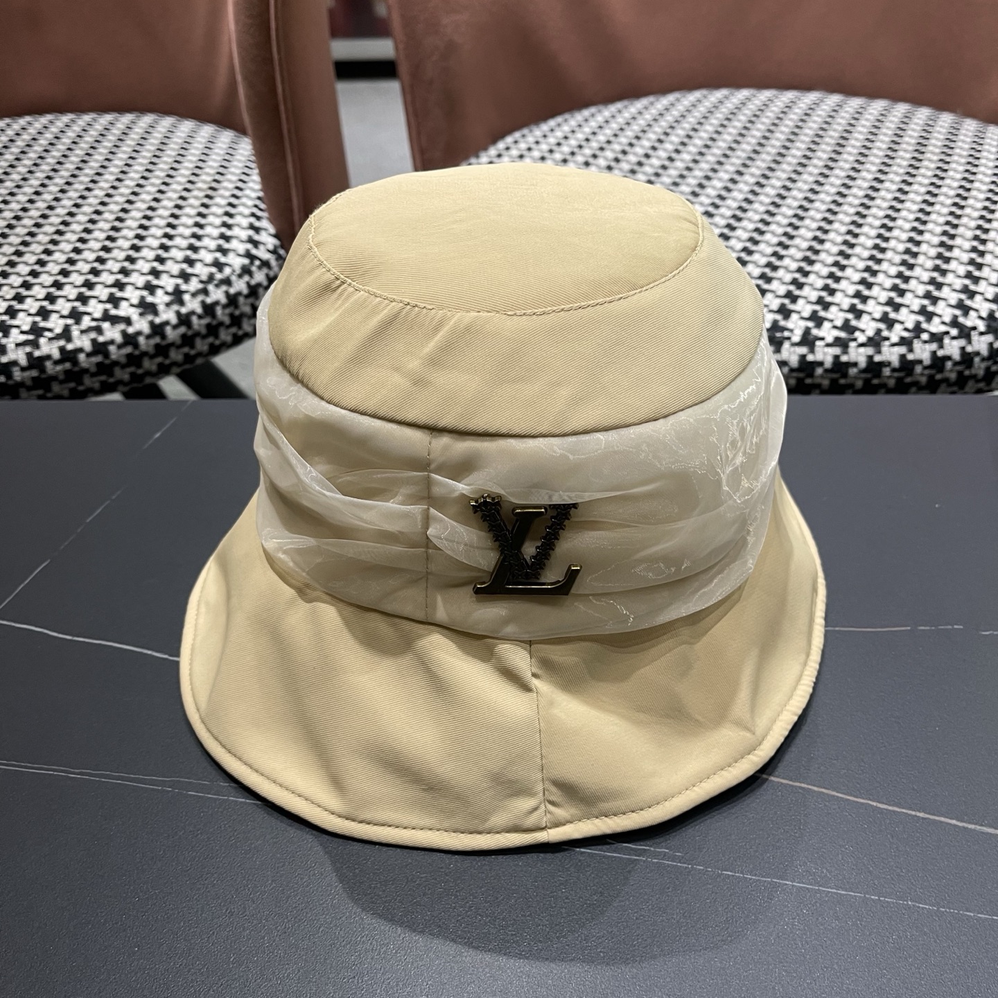 LV渔夫帽🧢新款路易威登轻便防晒渔夫帽🧢 火爆出货，质量超赞👍 时尚百搭