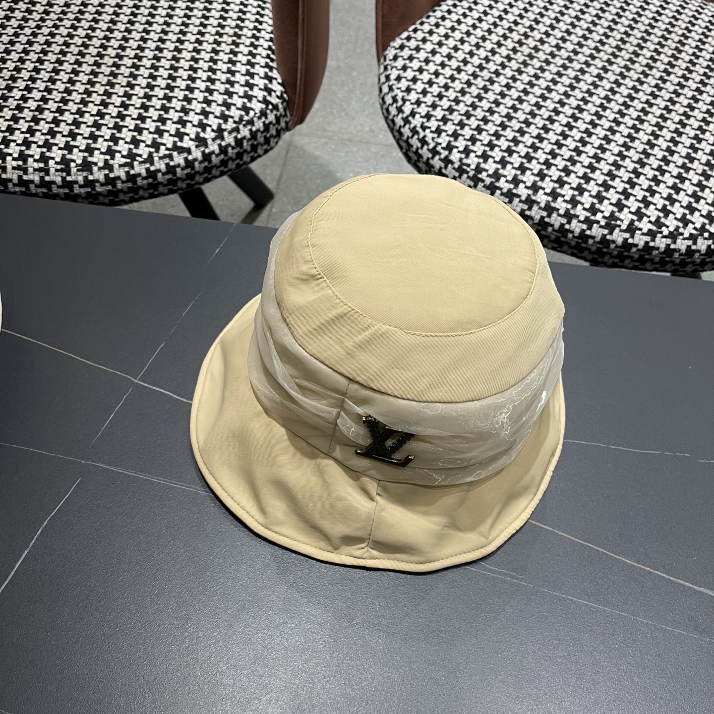 LV渔夫帽🧢新款路易威登轻便防晒渔夫帽🧢 火爆出货，质量超赞👍 时尚百搭