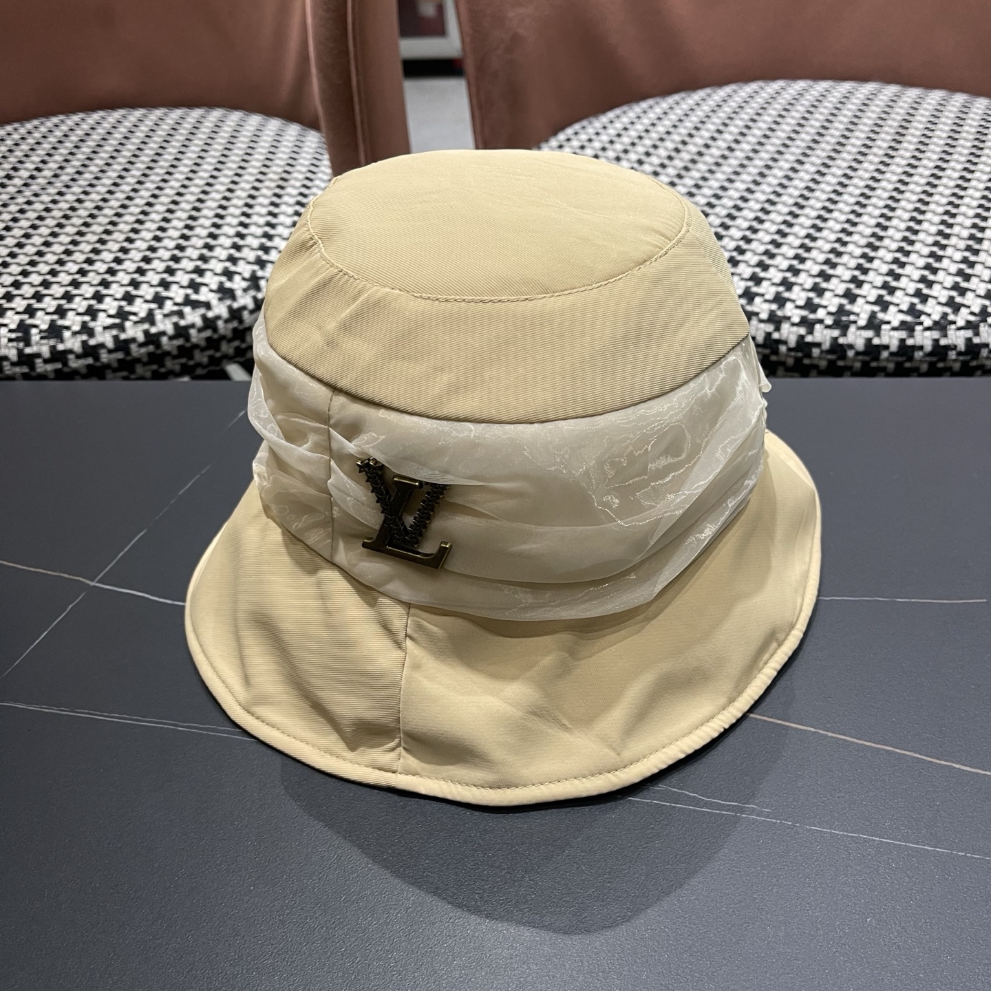 LV渔夫帽🧢新款路易威登轻便防晒渔夫帽🧢 火爆出货，质量超赞👍 时尚百搭
