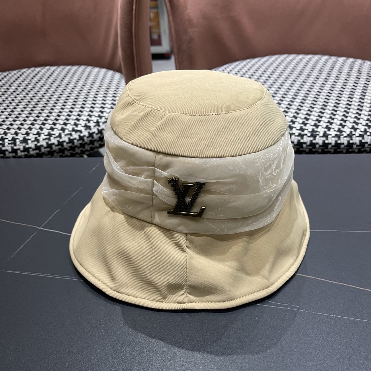 LV渔夫帽🧢新款路易威登轻便防晒渔夫帽🧢 火爆出货，质量超赞👍 时尚百搭