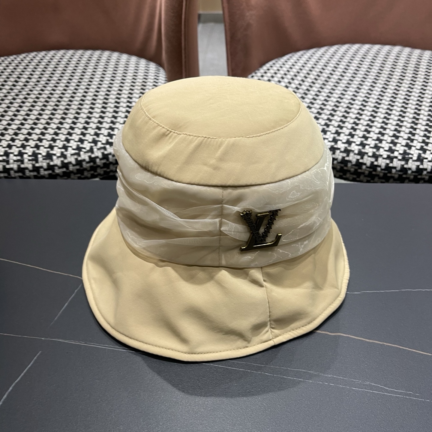 LV渔夫帽🧢新款路易威登轻便防晒渔夫帽🧢 火爆出货，质量超赞👍 时尚百搭