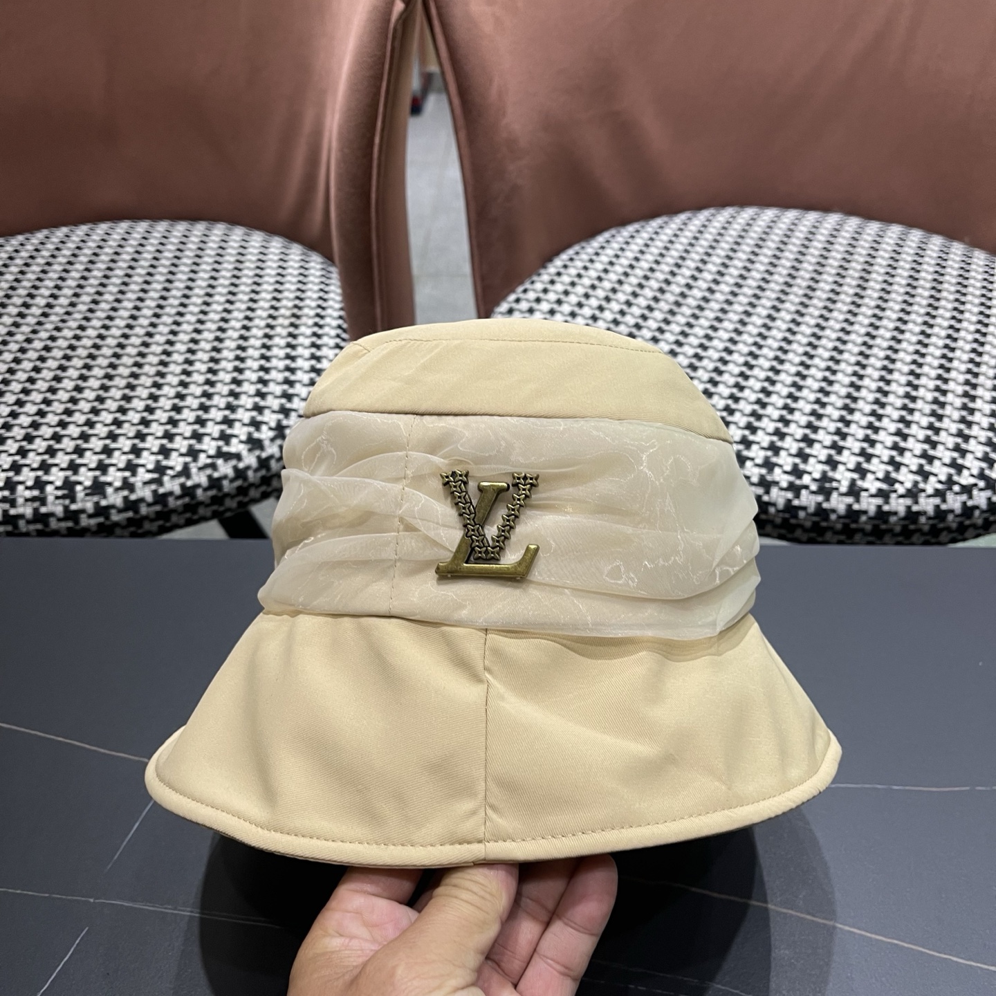 LV渔夫帽🧢新款路易威登轻便防晒渔夫帽🧢 火爆出货，质量超赞👍 时尚百搭