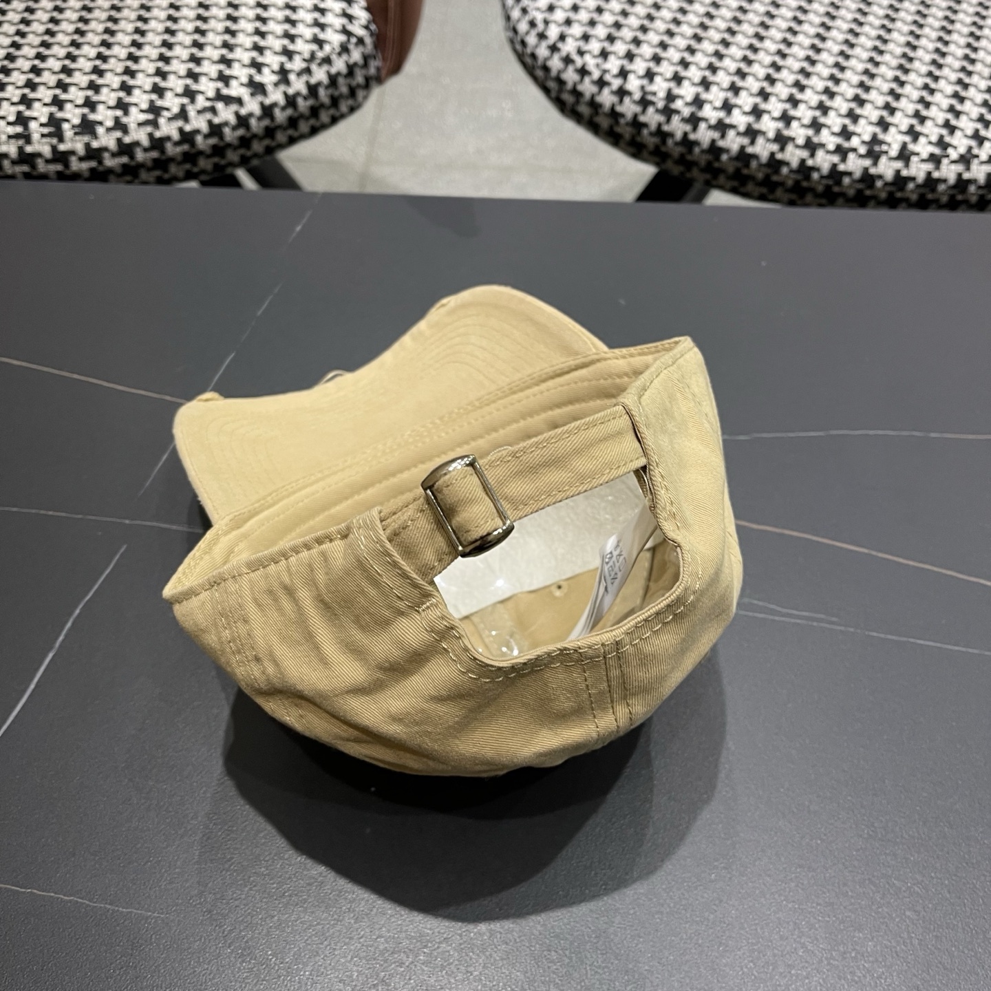 BALENCIAGA巴黎世家新款棒球帽，很酷的色系，男女佩戴都有不同style，巴黎粉必入款！