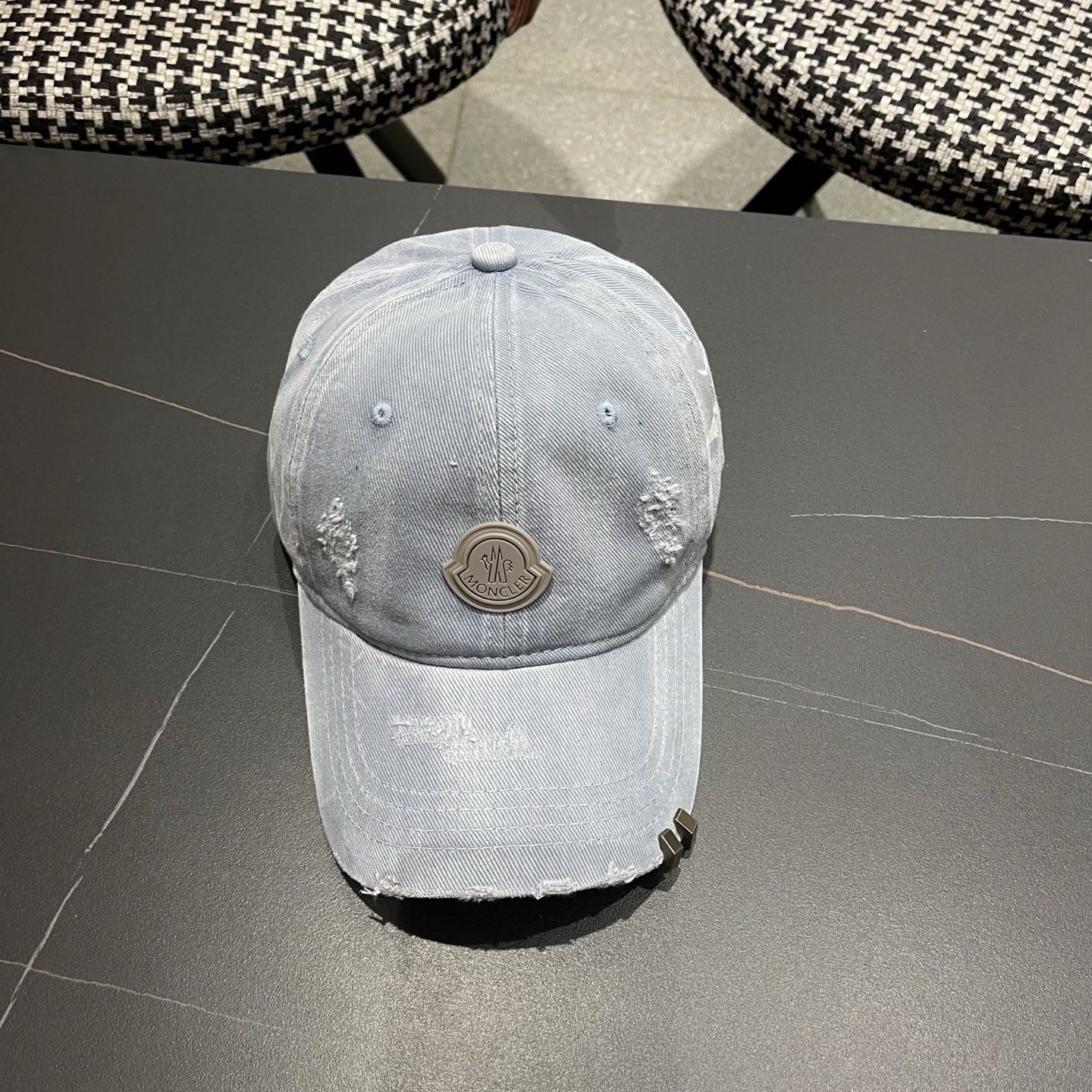 MONCLER（蒙口）早春新款洗水做旧破洞棒球帽，男女同款