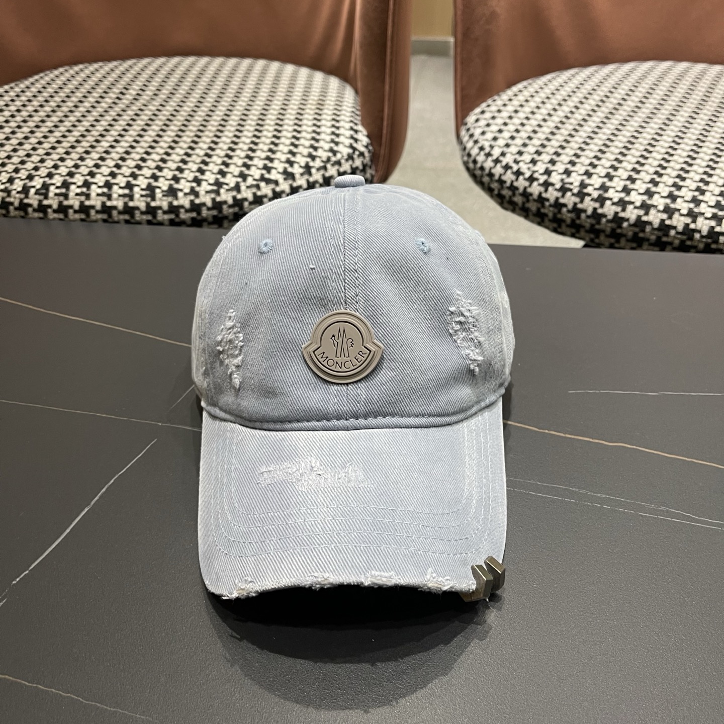 MONCLER（蒙口）早春新款洗水做旧破洞棒球帽，男女同款