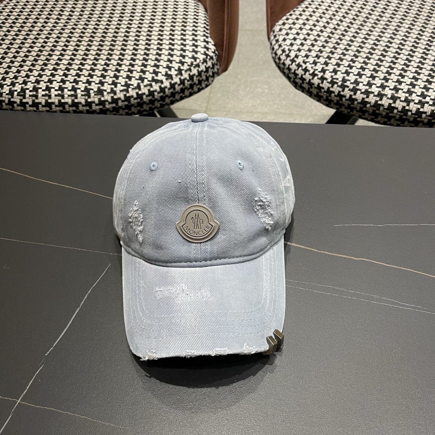 MONCLER（蒙口）早春新款洗水做旧破洞棒球帽，男女同款