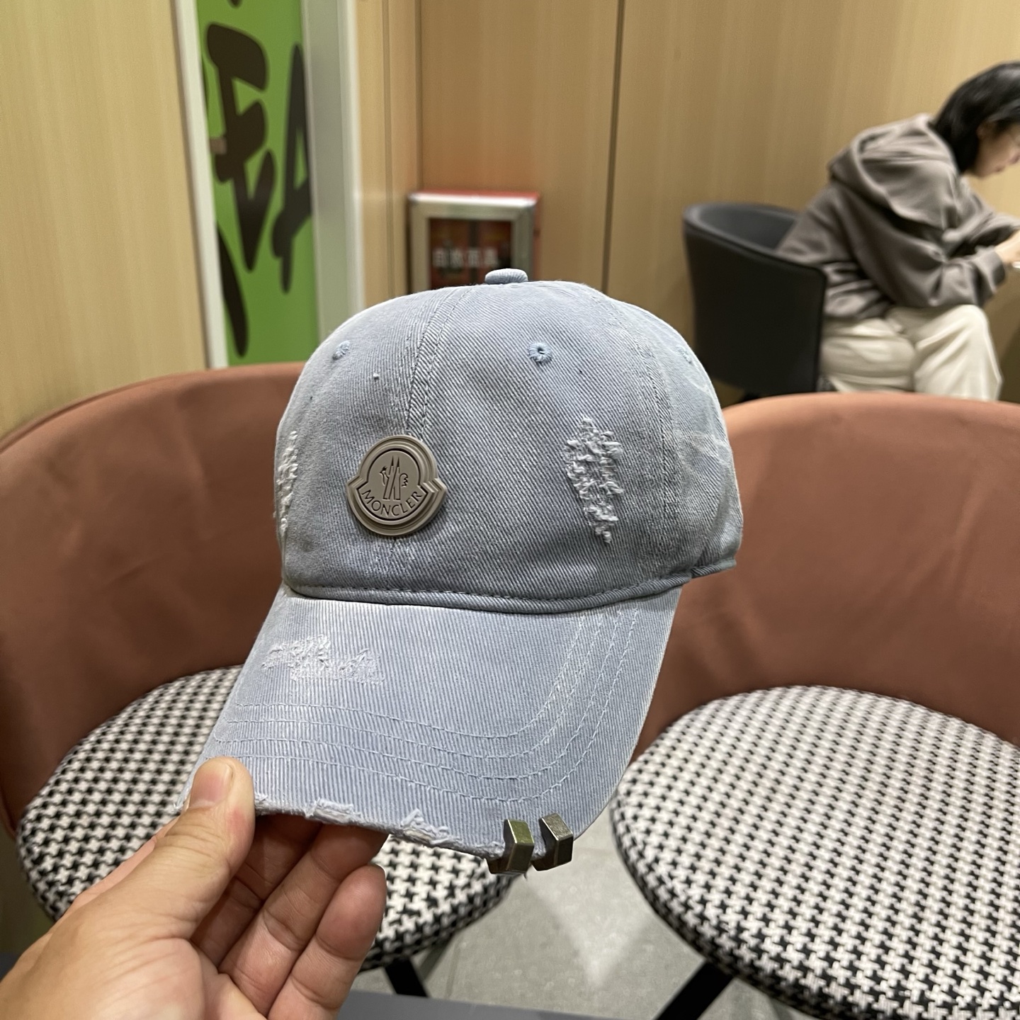 MONCLER（蒙口）早春新款洗水做旧破洞棒球帽，男女同款