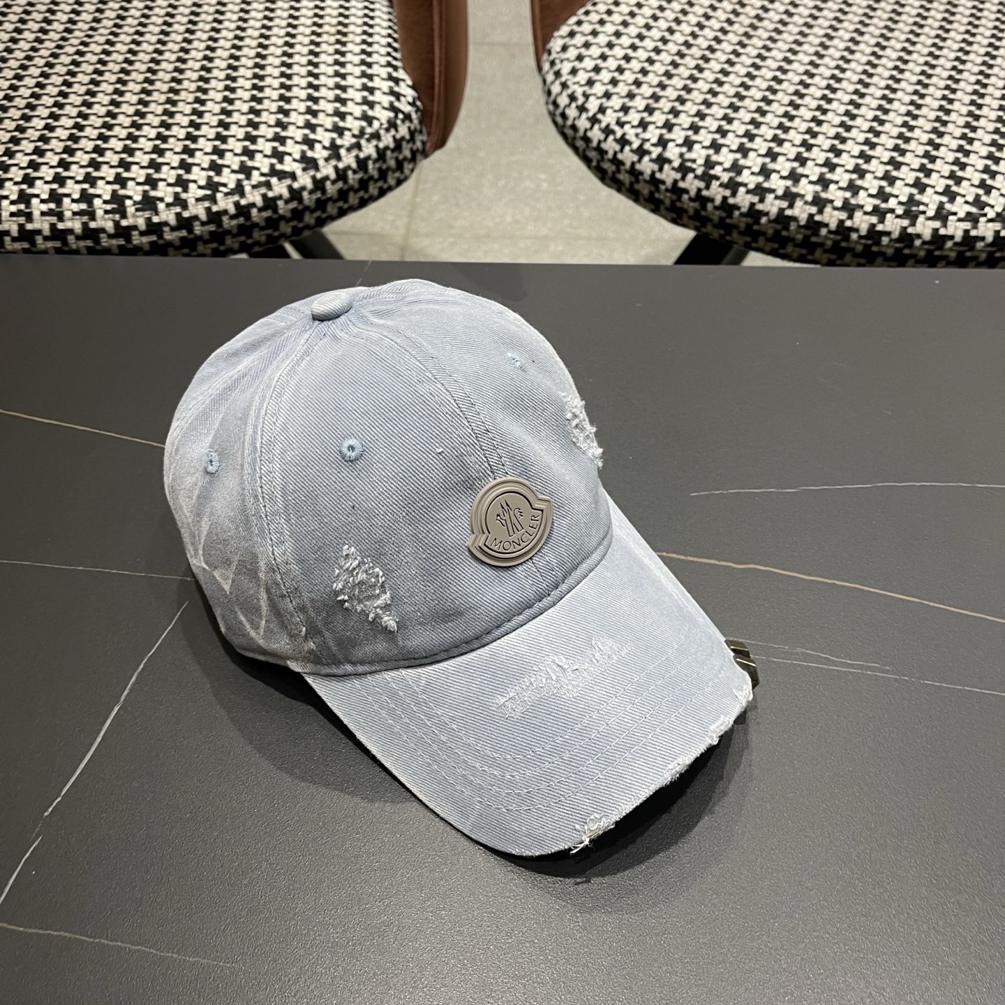 MONCLER（蒙口）早春新款洗水做旧破洞棒球帽，男女同款