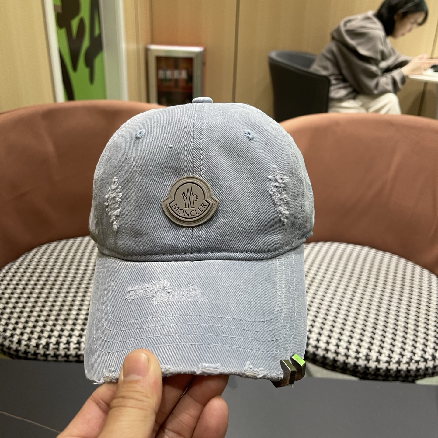 MONCLER（蒙口）早春新款洗水做旧破洞棒球帽，男女同款