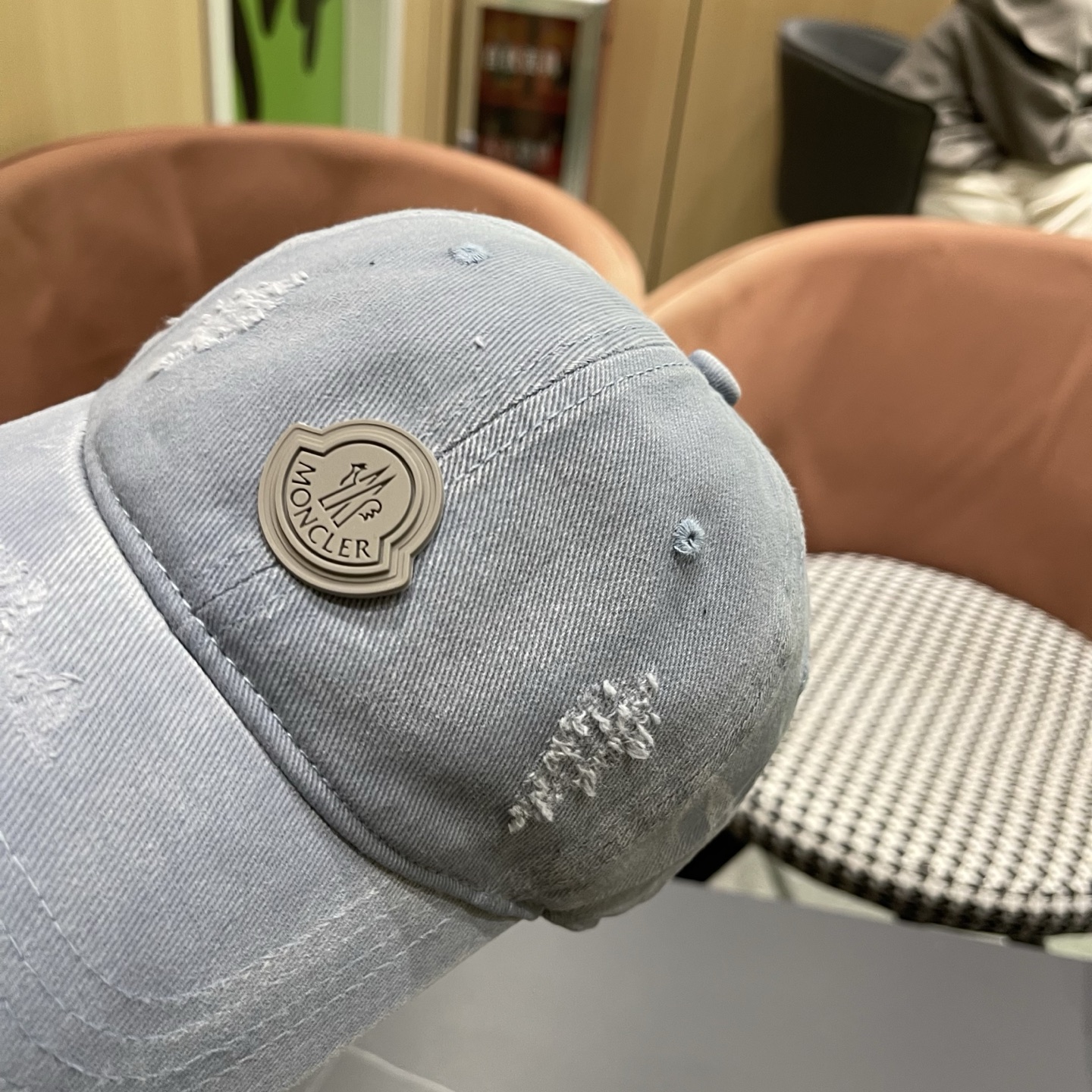 MONCLER（蒙口）早春新款洗水做旧破洞棒球帽，男女同款