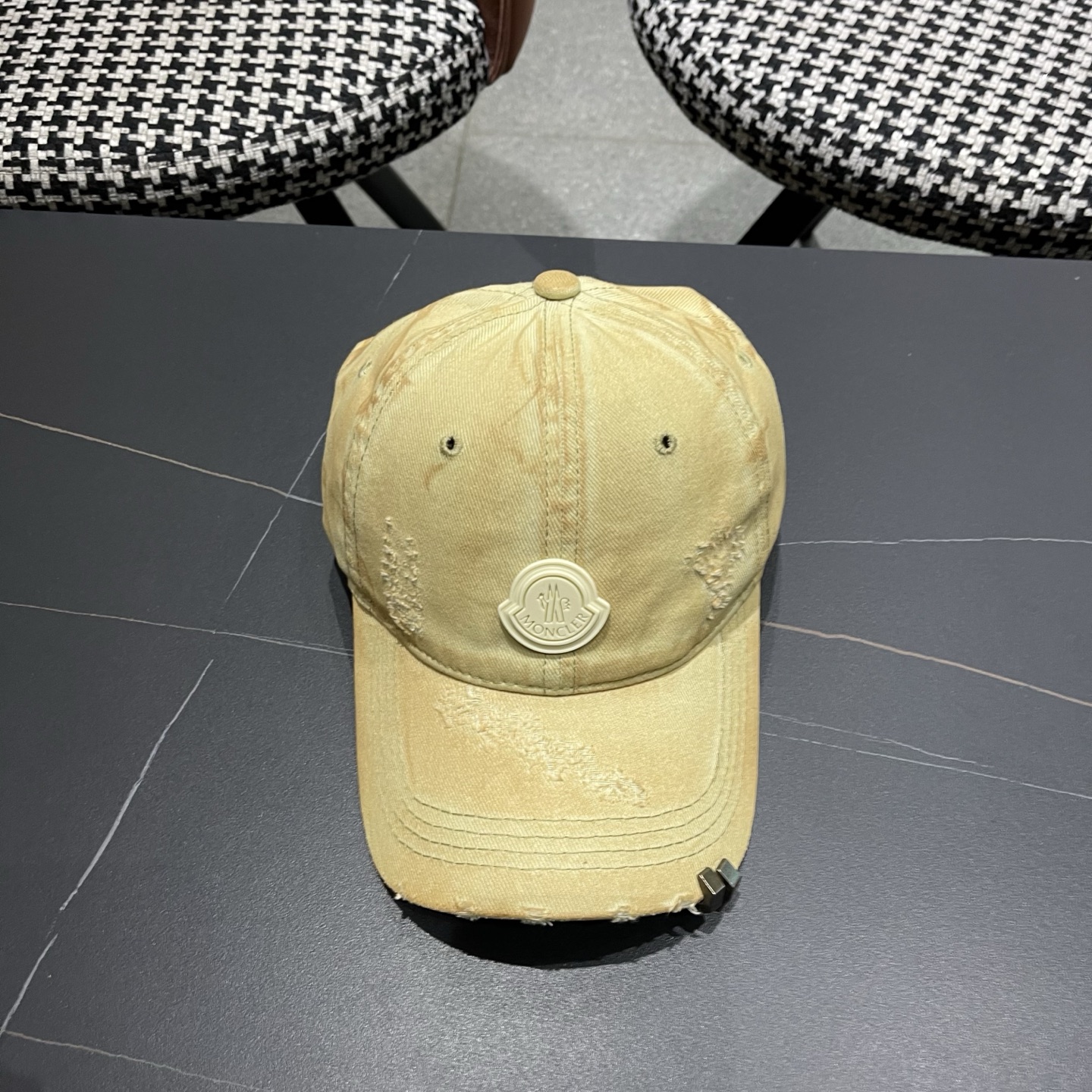 MONCLER（蒙口）早春新款洗水做旧破洞棒球帽，男女同款