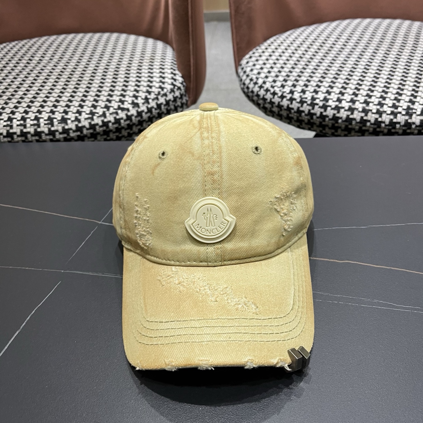 MONCLER（蒙口）早春新款洗水做旧破洞棒球帽，男女同款