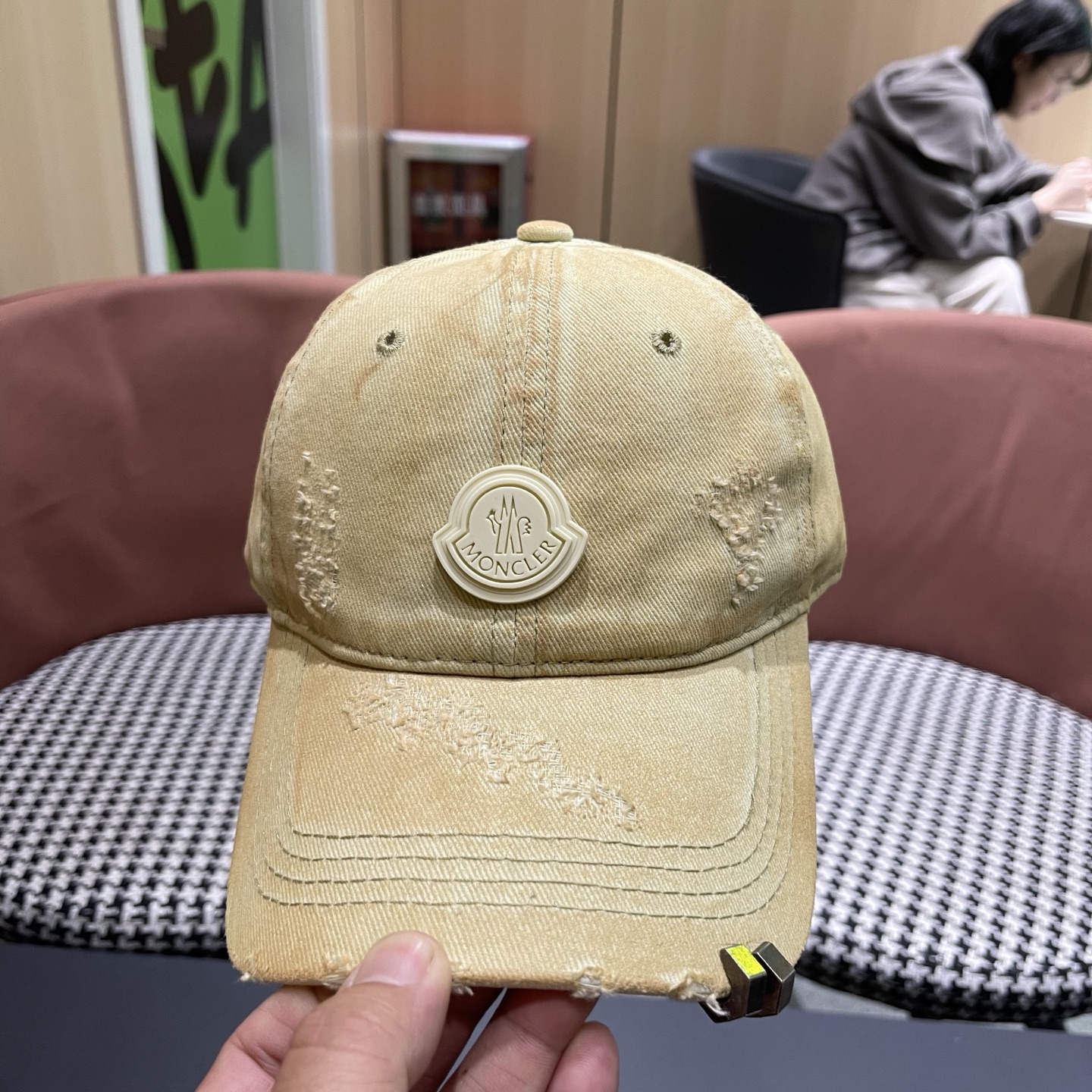 MONCLER（蒙口）早春新款洗水做旧破洞棒球帽，男女同款