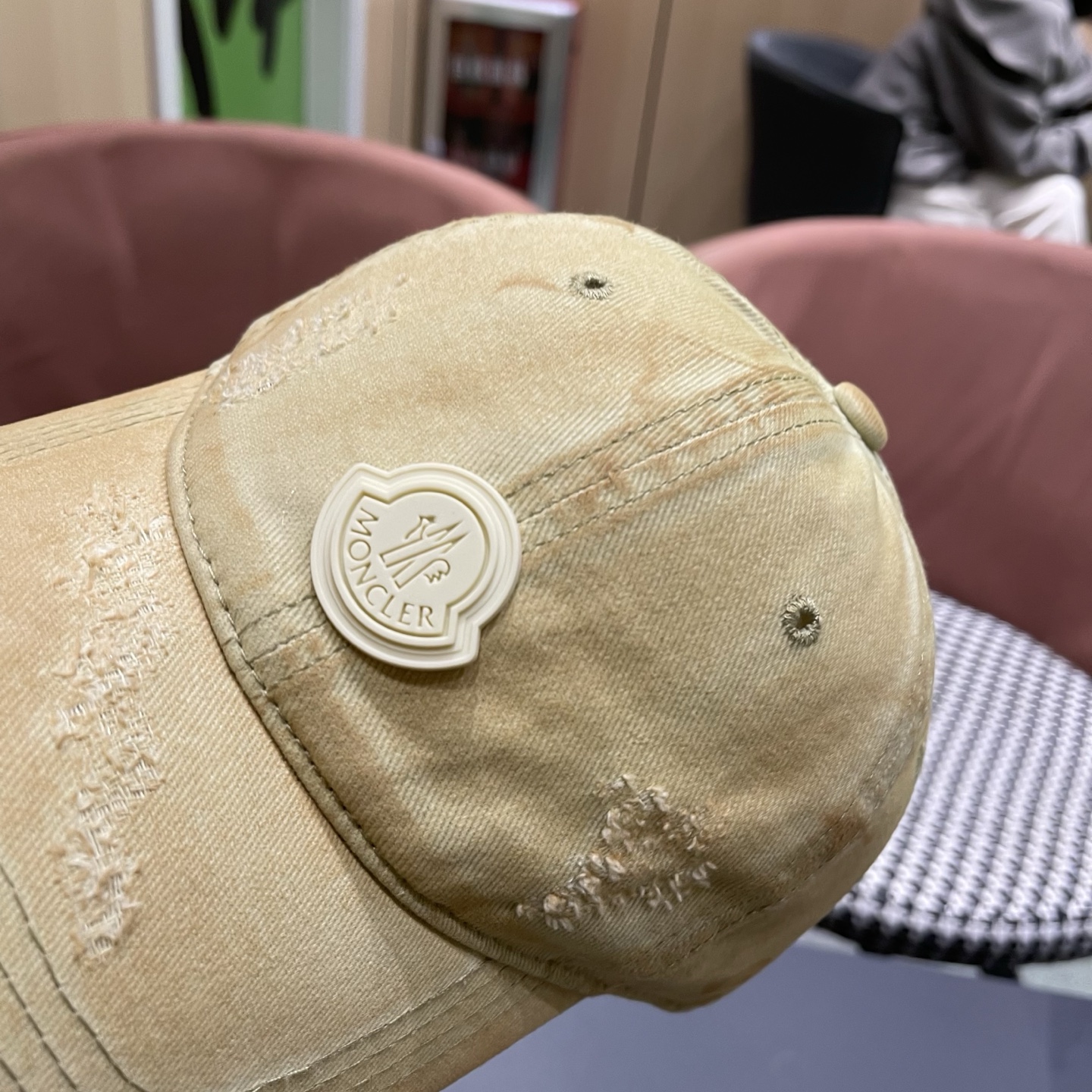 MONCLER（蒙口）早春新款洗水做旧破洞棒球帽，男女同款