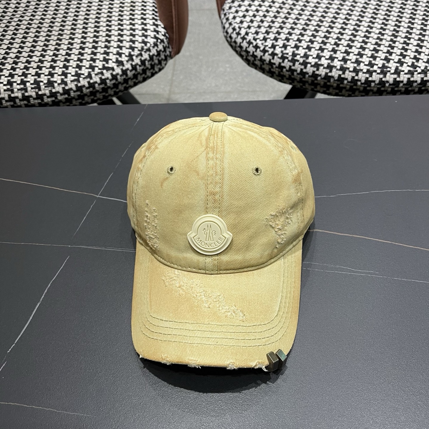 MONCLER（蒙口）早春新款洗水做旧破洞棒球帽，男女同款