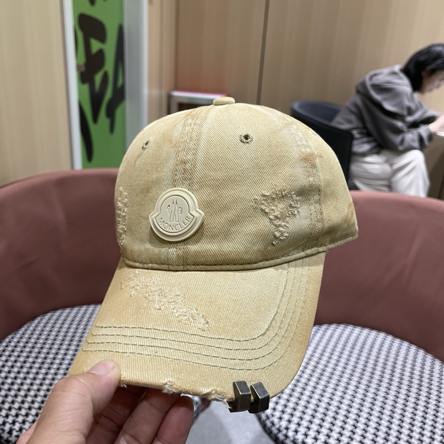 MONCLER（蒙口）早春新款洗水做旧破洞棒球帽，男女同款