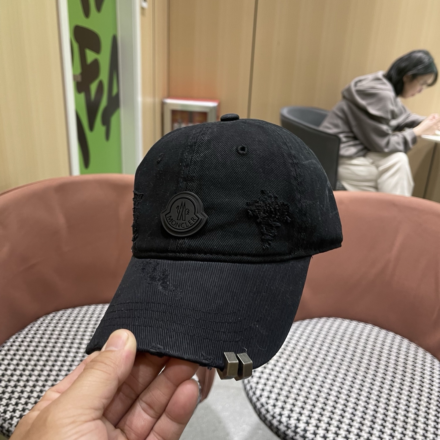 MONCLER（蒙口）早春新款洗水做旧破洞棒球帽，男女同款